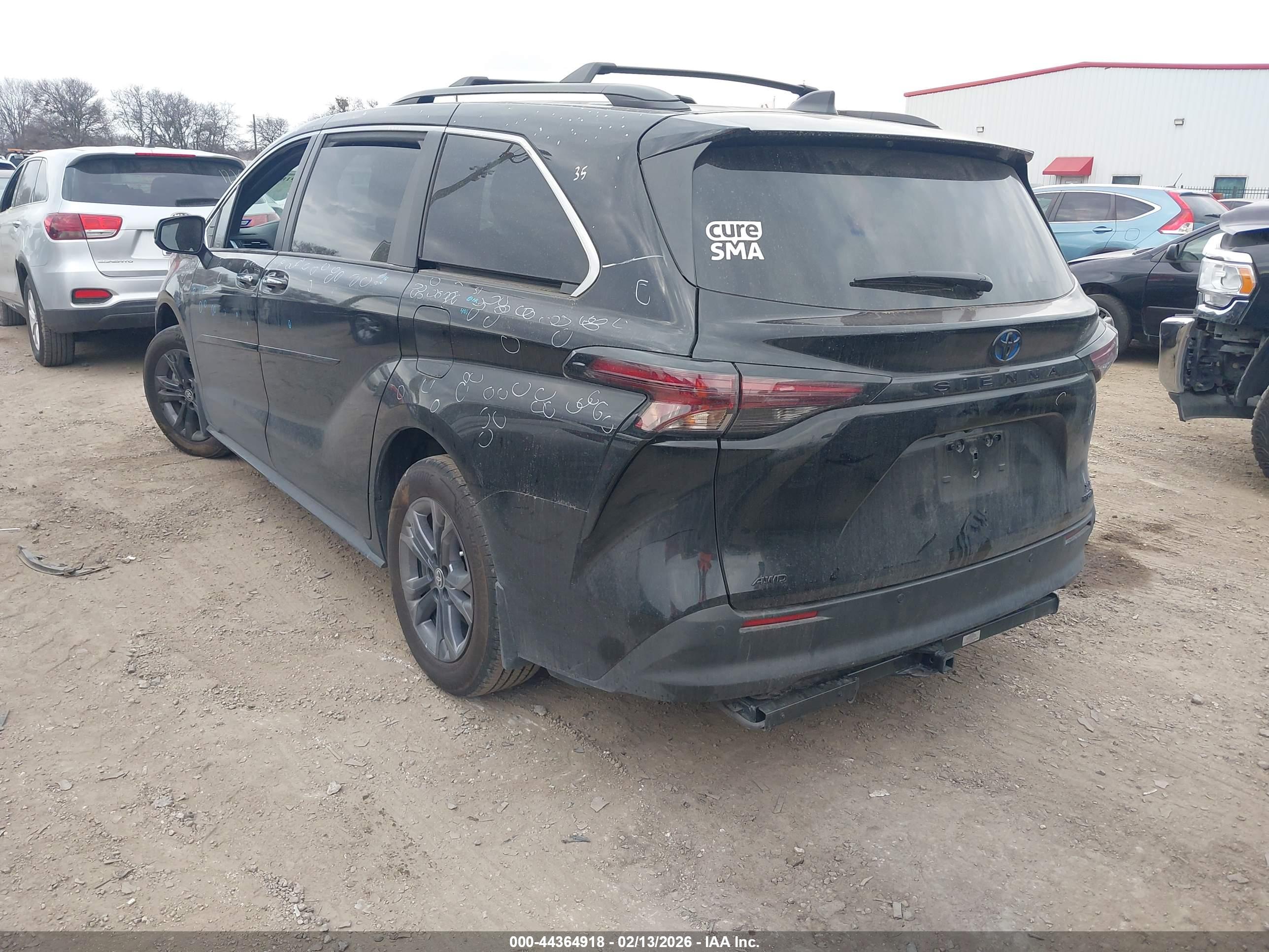 TOYOTA SIENNA image 3