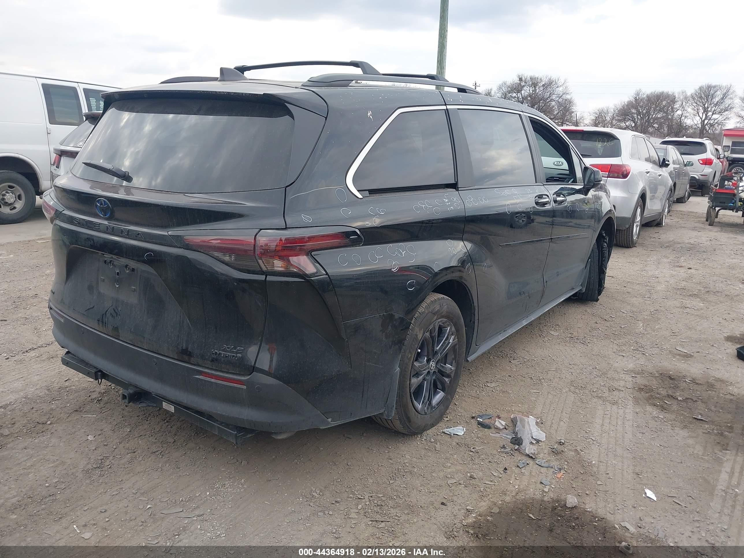 TOYOTA SIENNA image 4