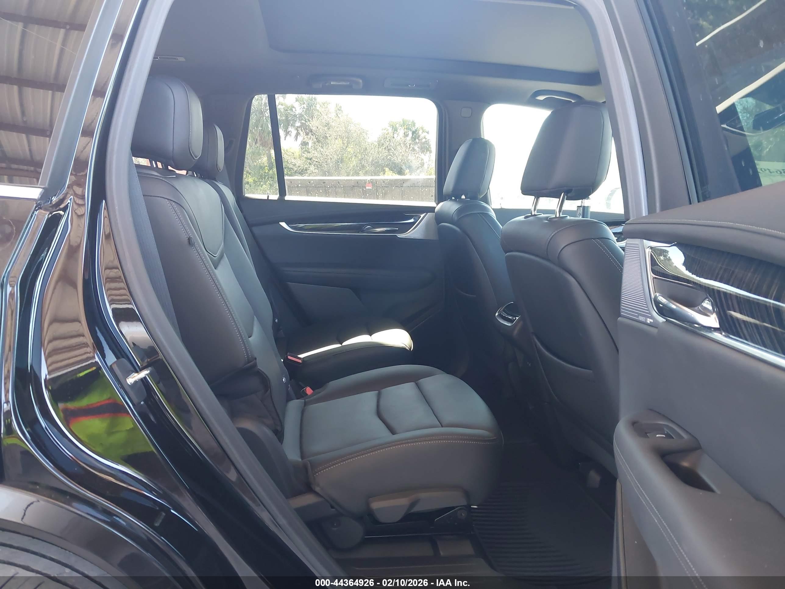 CADILLAC XT6 image 8