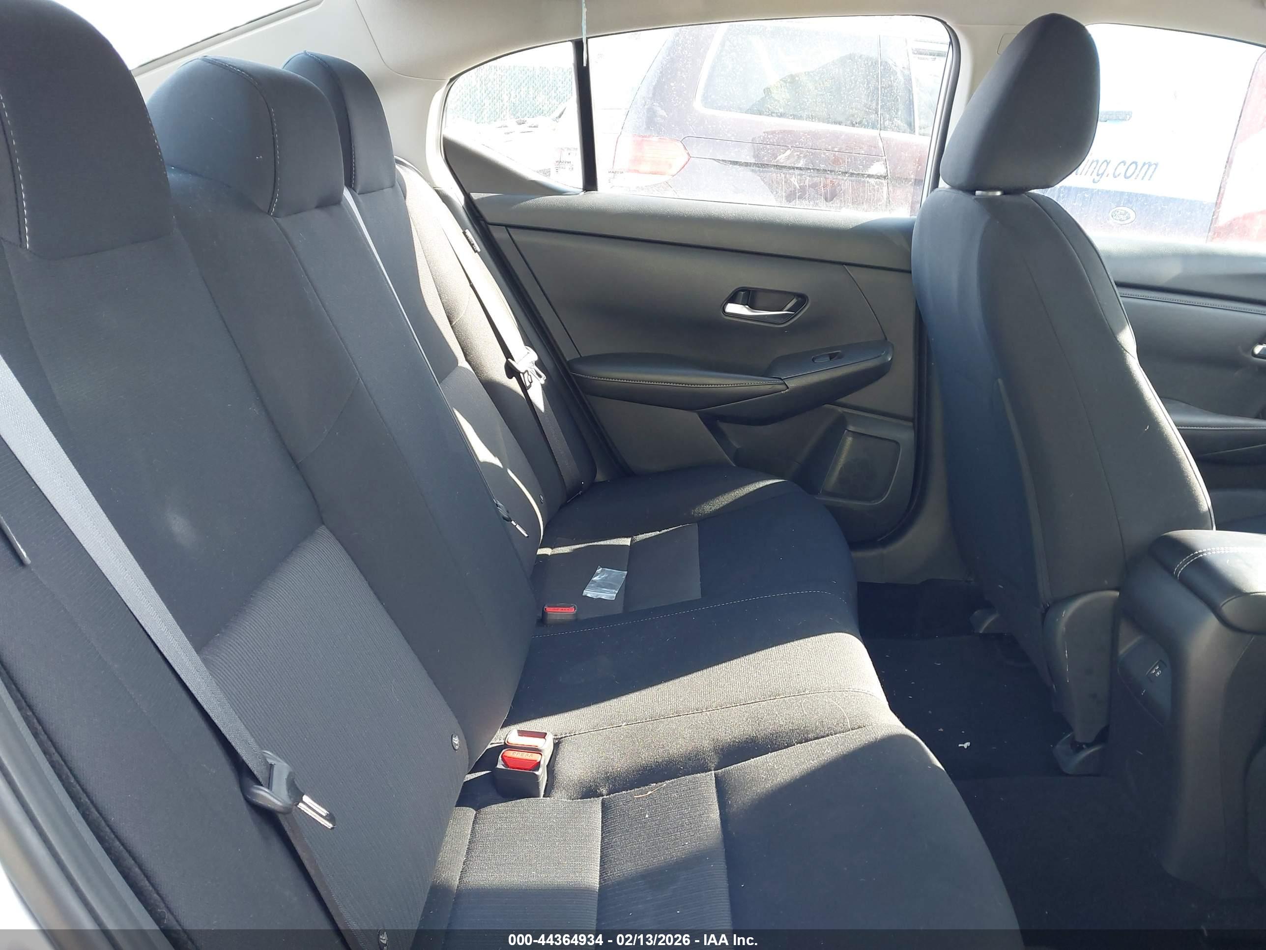 NISSAN SENTRA image 8