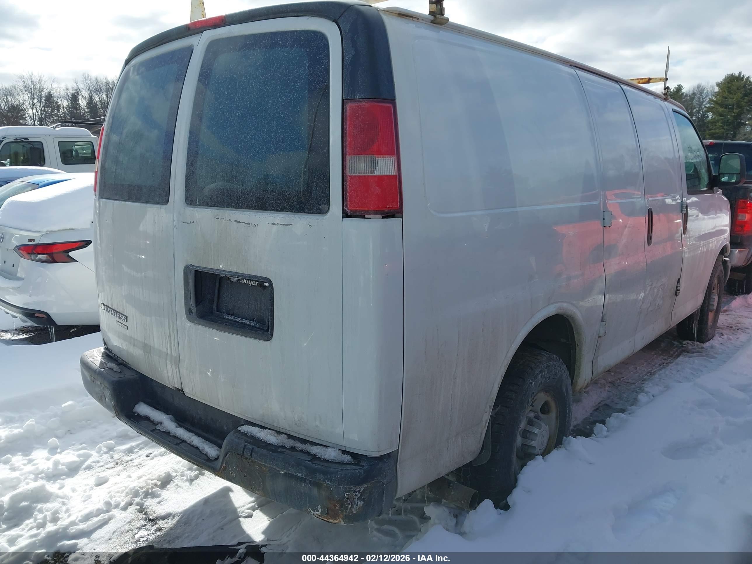 CHEVROLET EXPRESS image 4