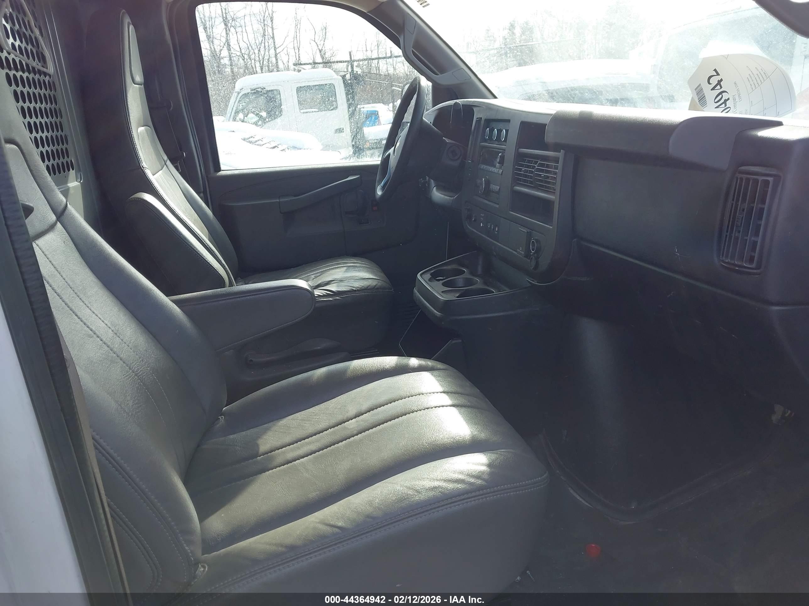 CHEVROLET EXPRESS image 5