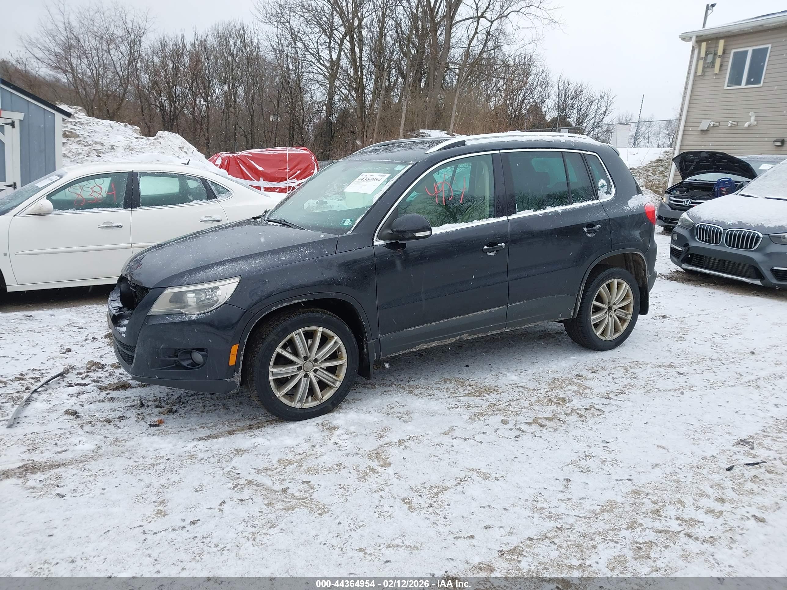 VOLKSWAGEN TIGUAN image 2