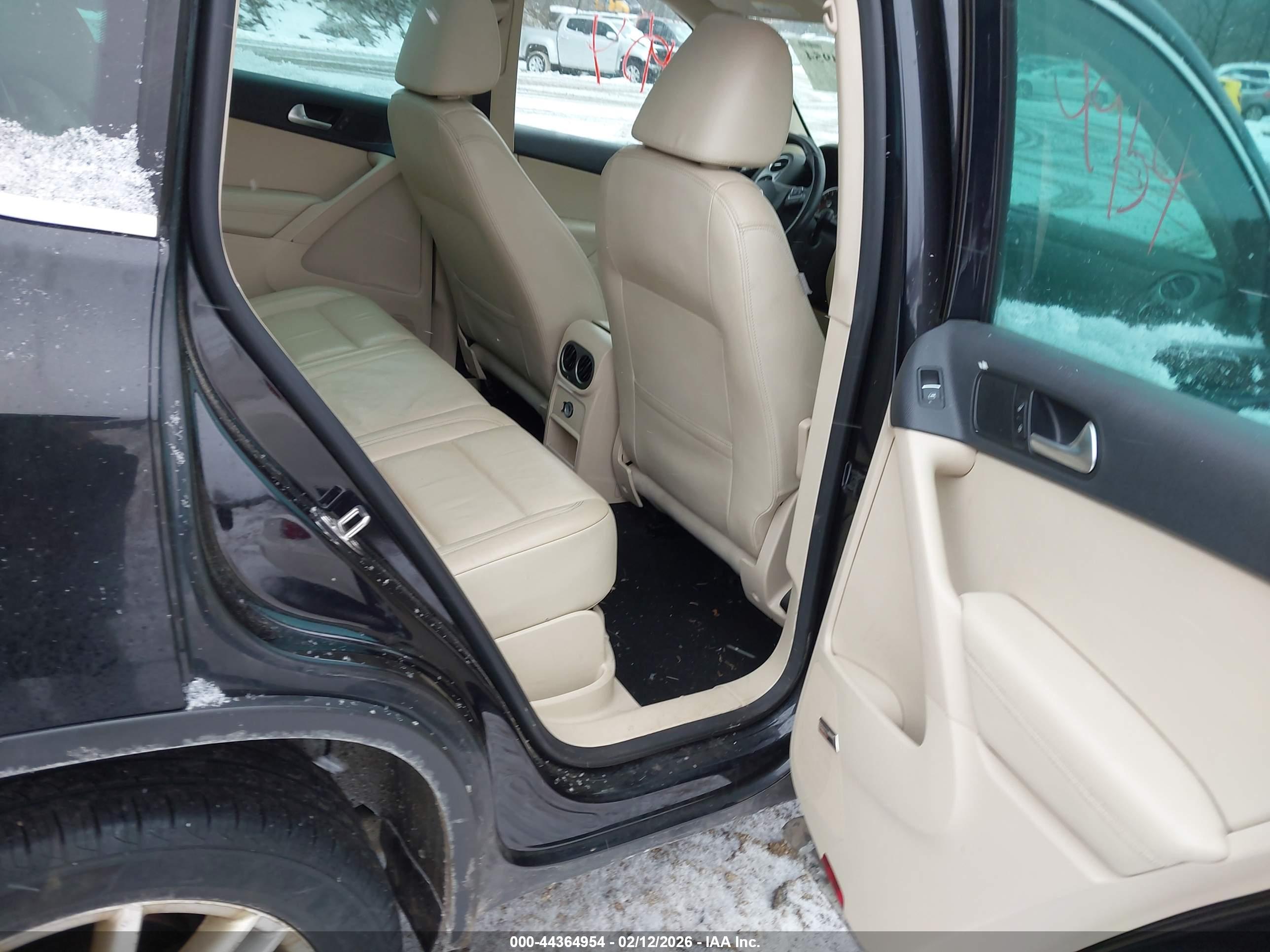 VOLKSWAGEN TIGUAN image 8