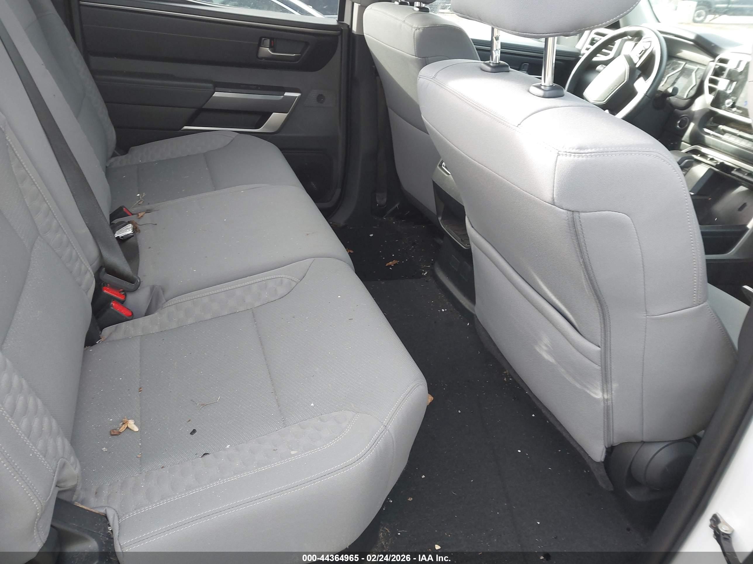 TOYOTA TUNDRA image 8
