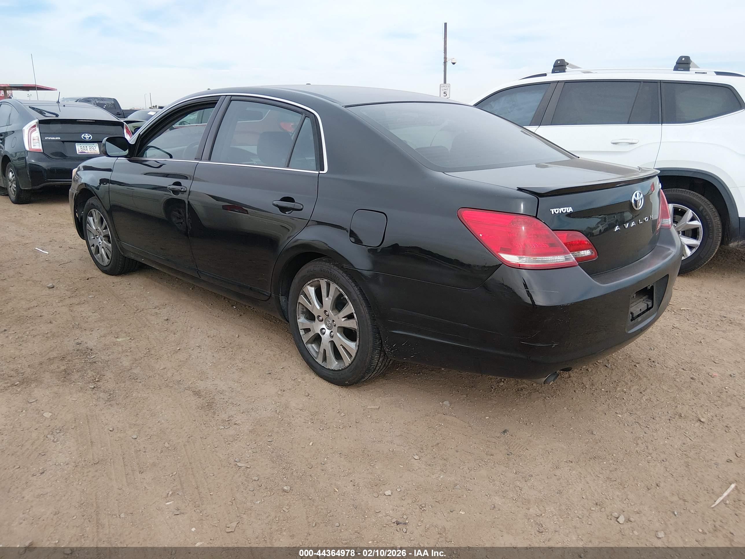 TOYOTA AVALON image 3