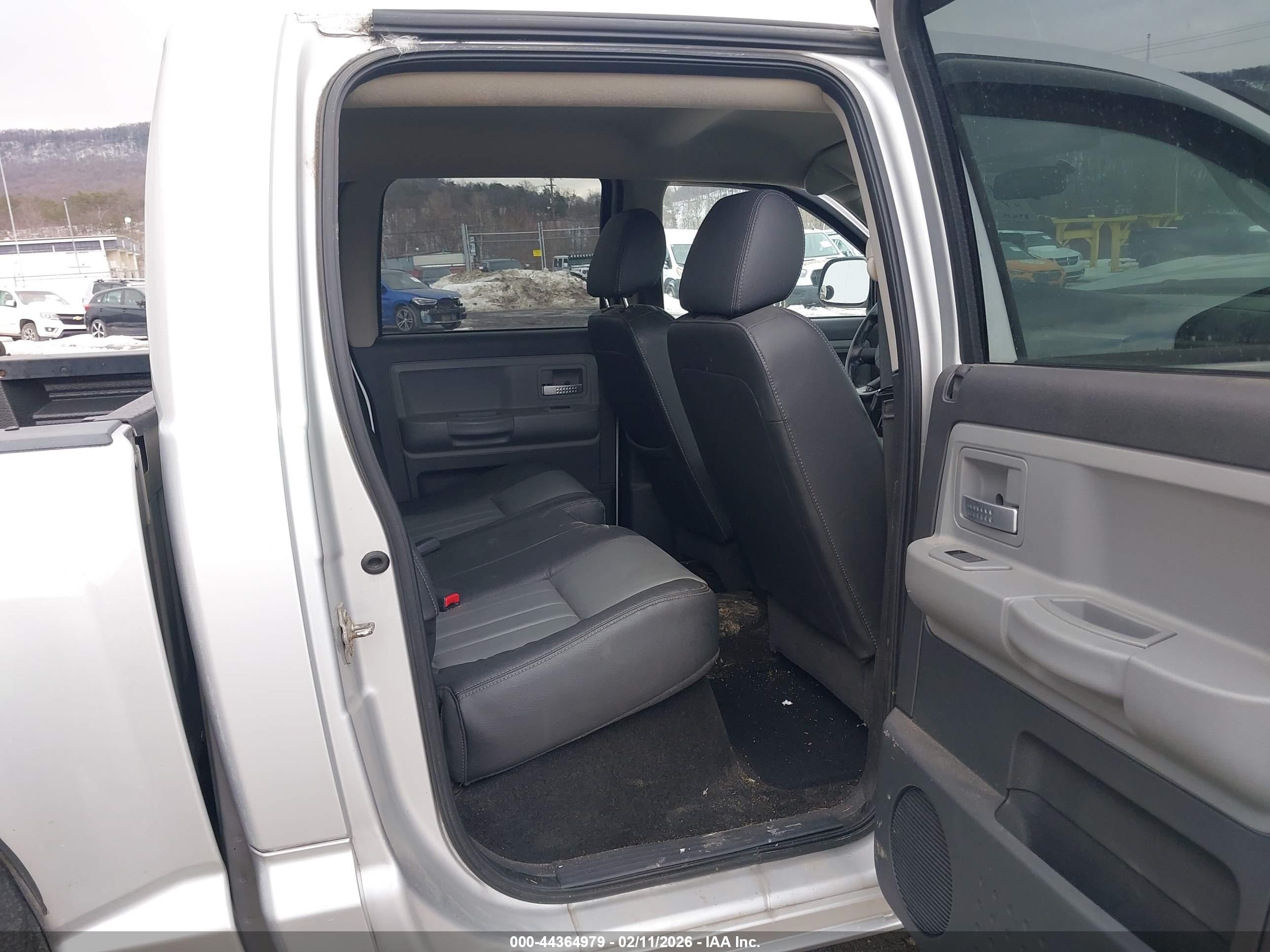 DODGE DAKOTA image 8