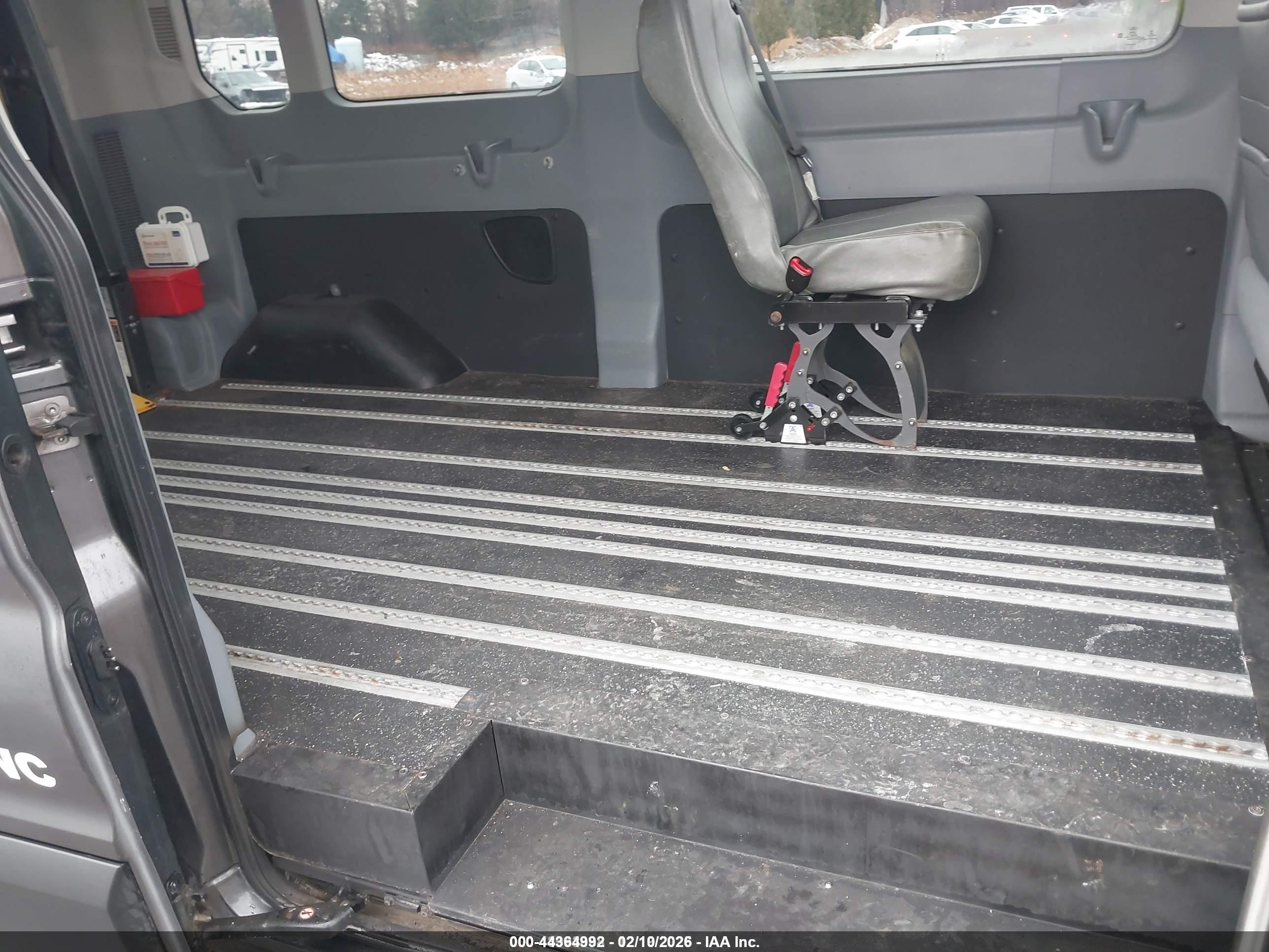 FORD TRANSIT-350 image 8