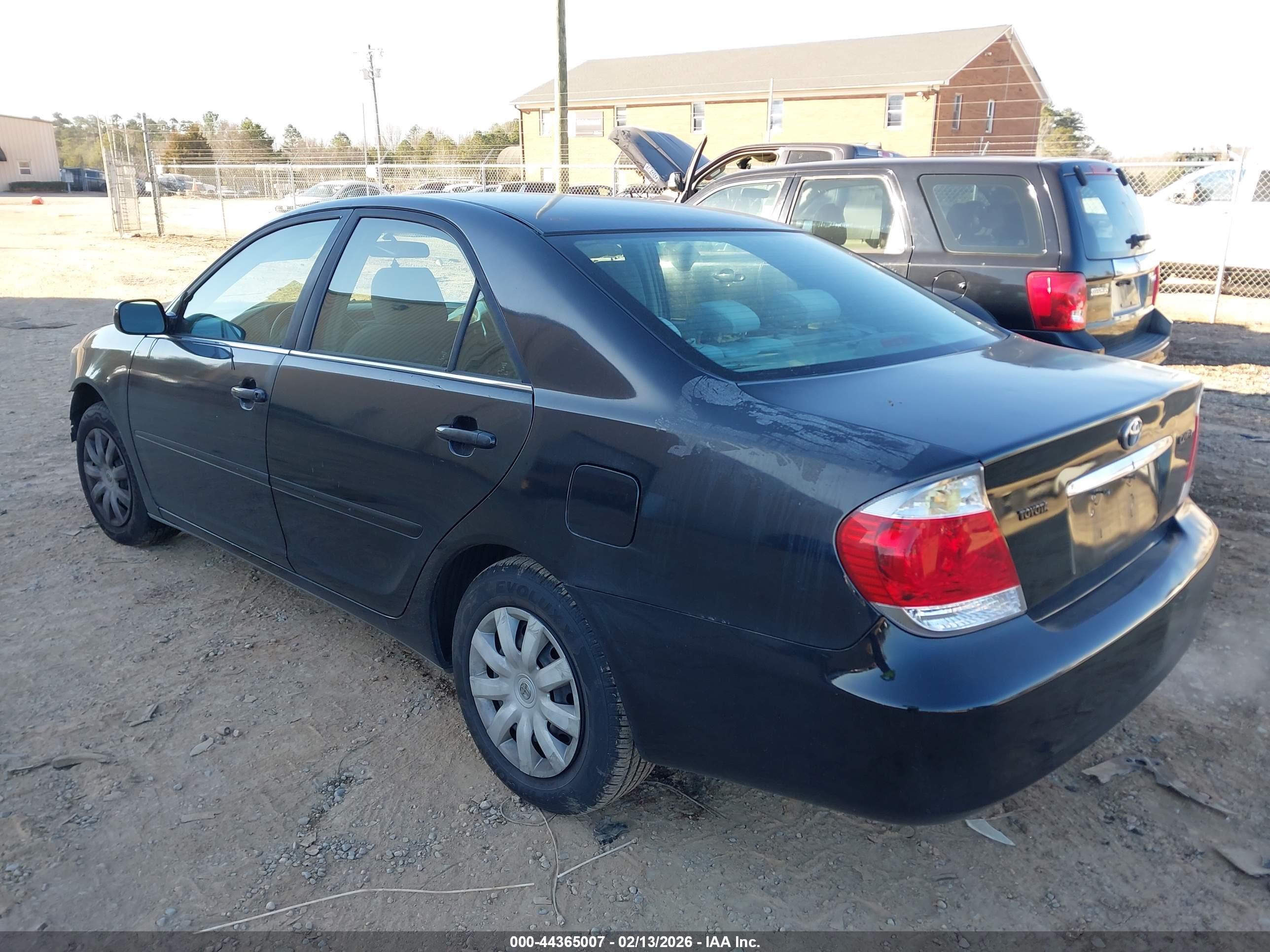 TOYOTA CAMRY image 3