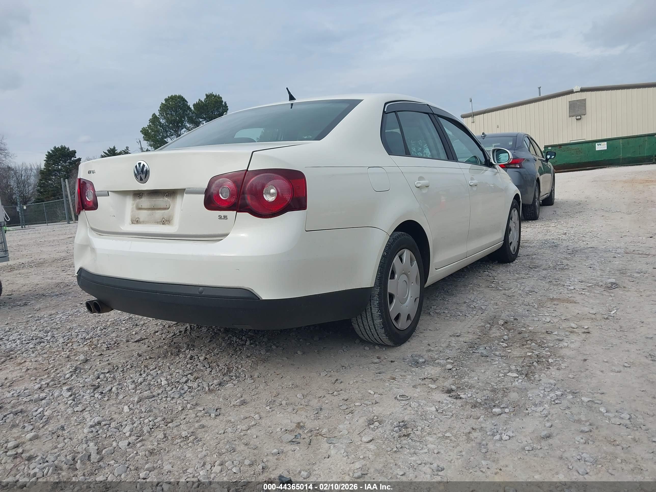 VOLKSWAGEN JETTA image 4