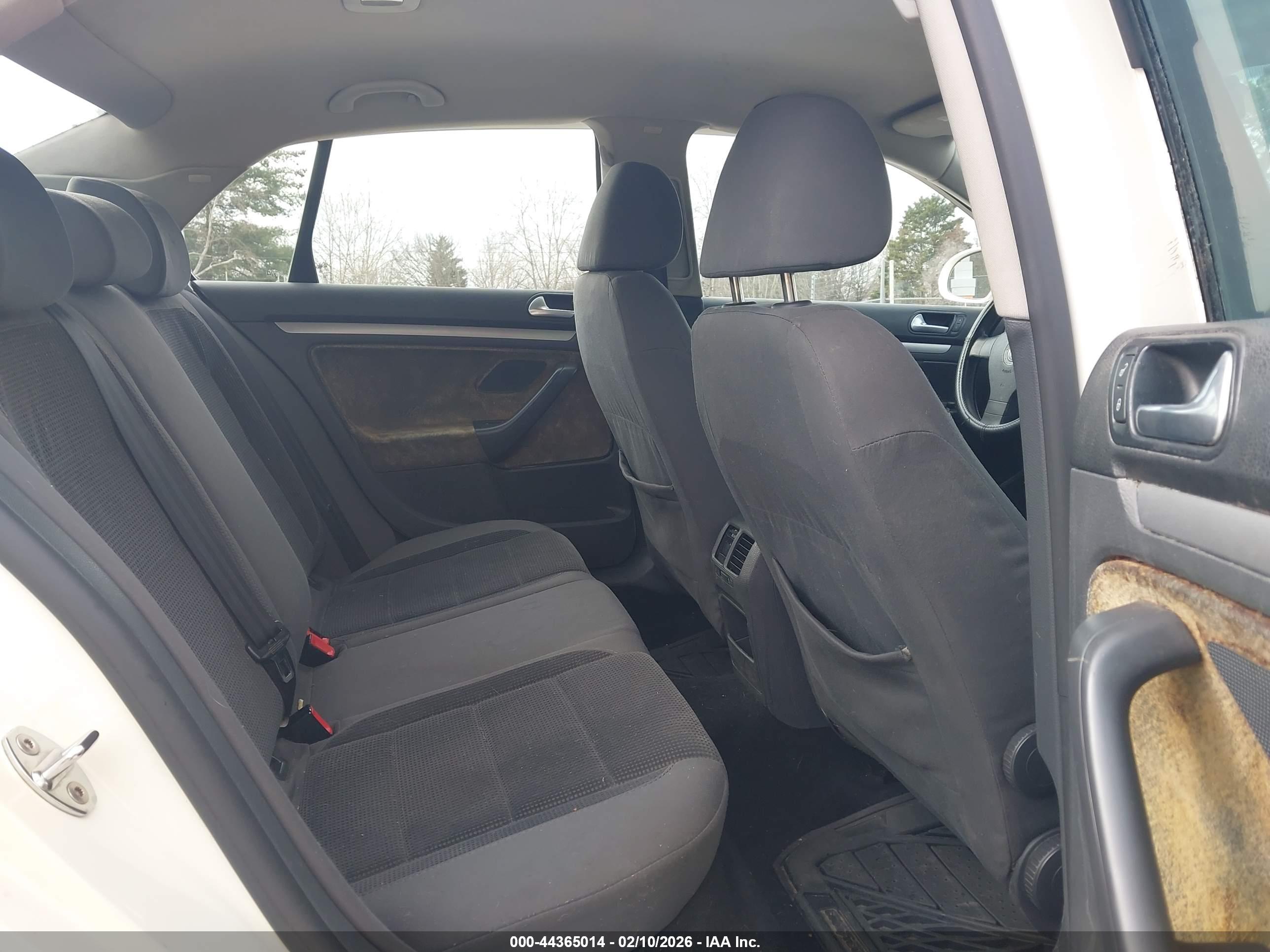 VOLKSWAGEN JETTA image 8