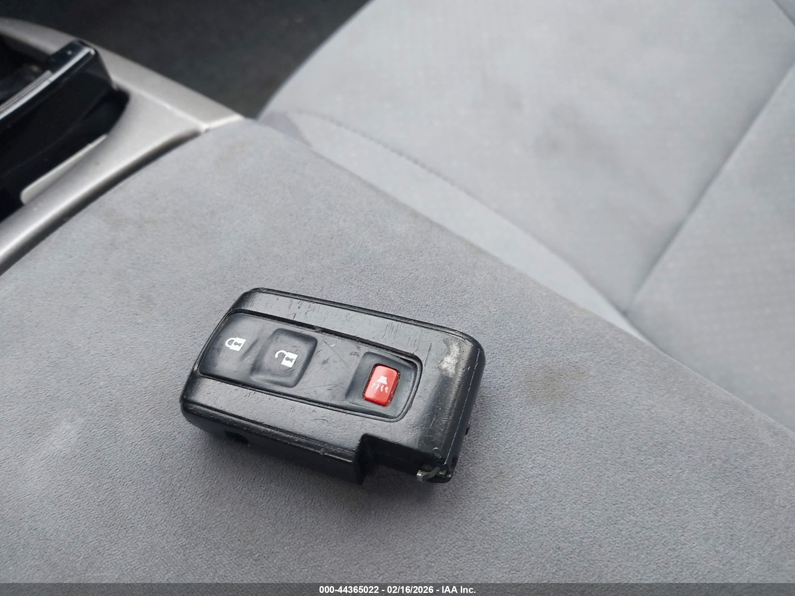 TOYOTA PRIUS image 11