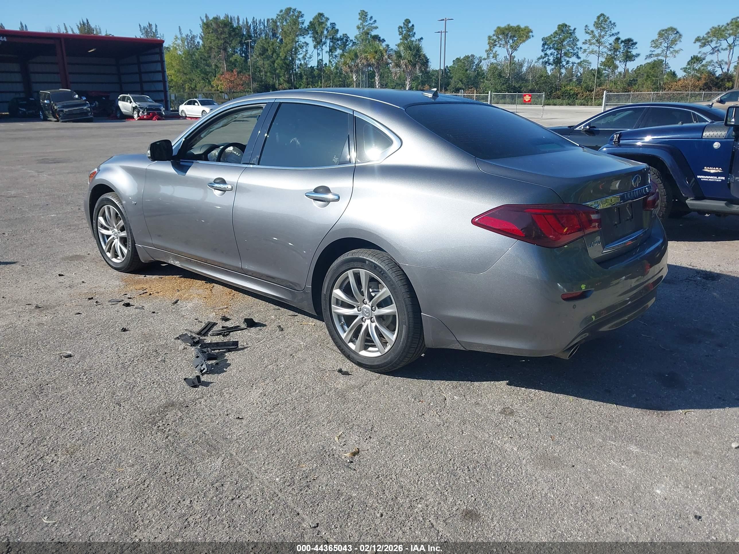 INFINITI Q70 image 3
