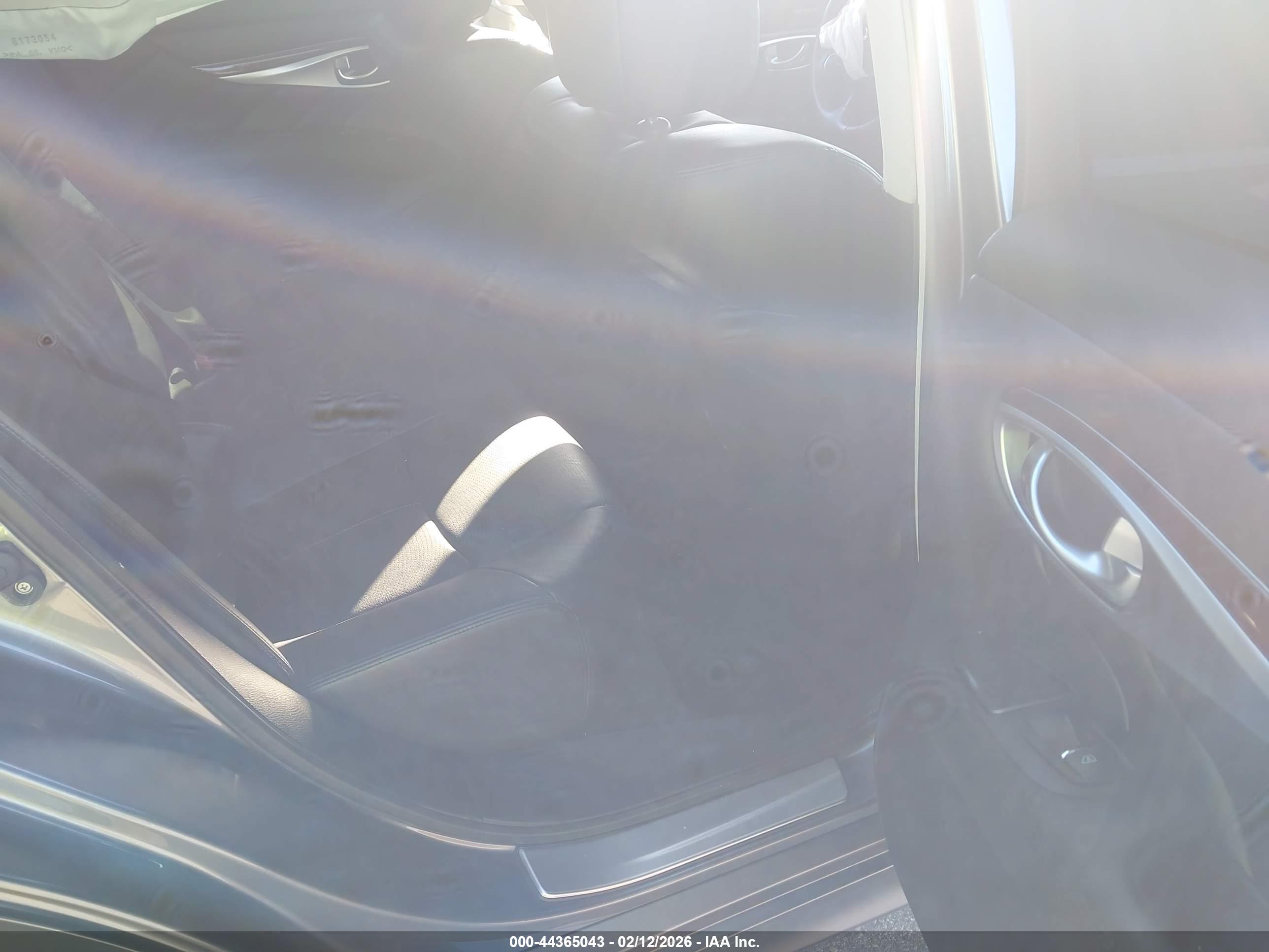 INFINITI Q70 image 8