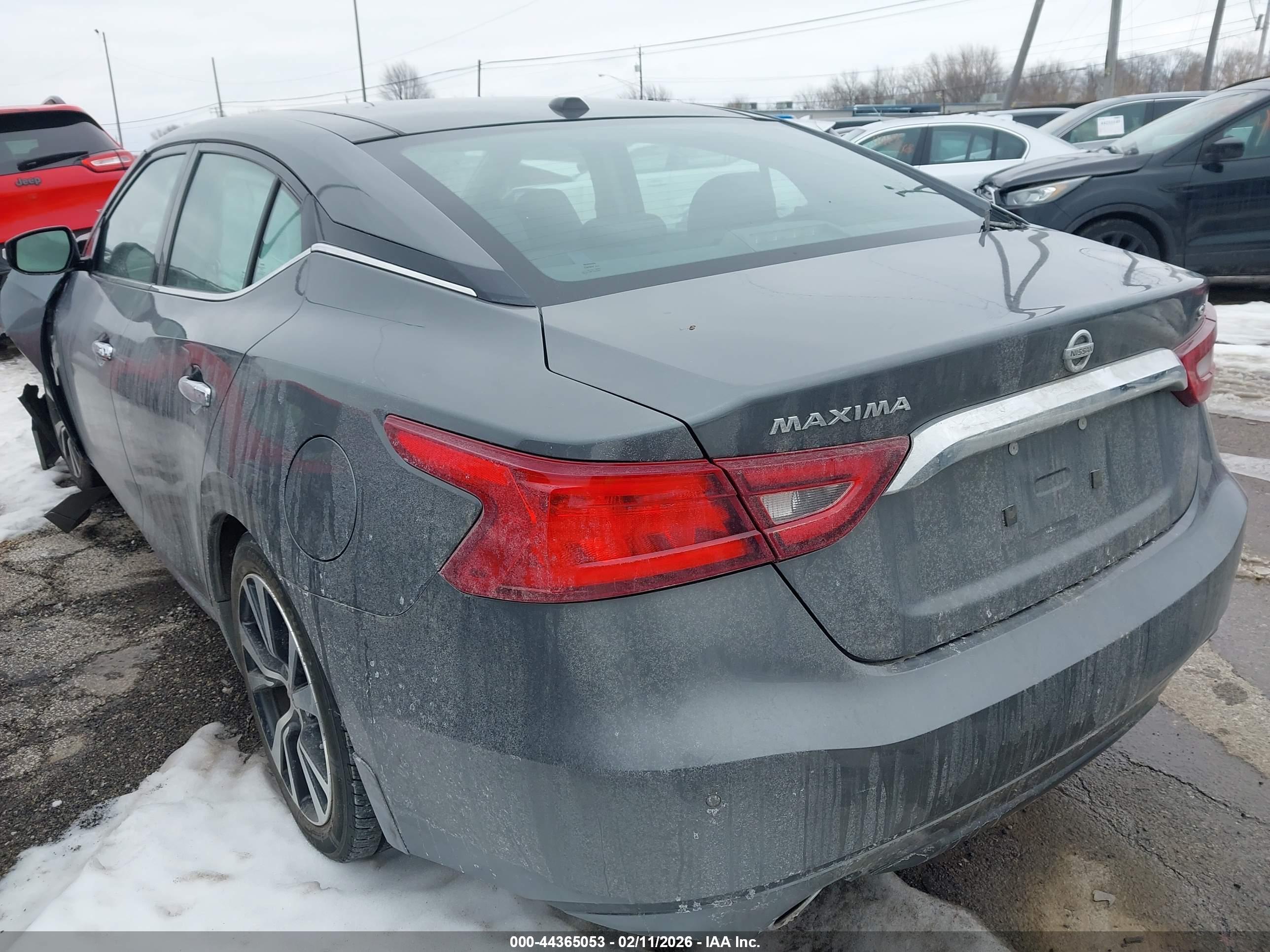 NISSAN MAXIMA image 3