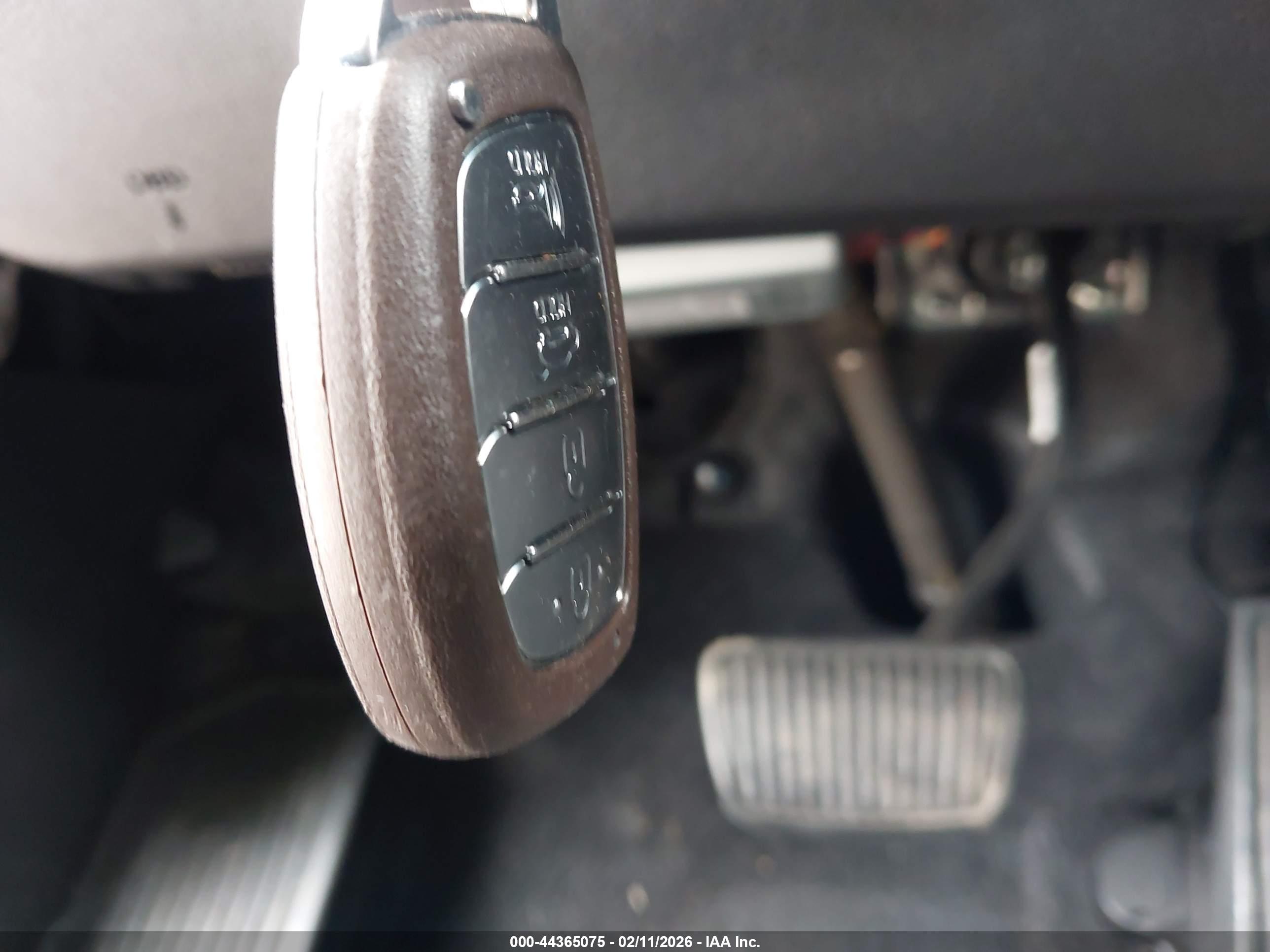 HYUNDAI TUCSON image 11
