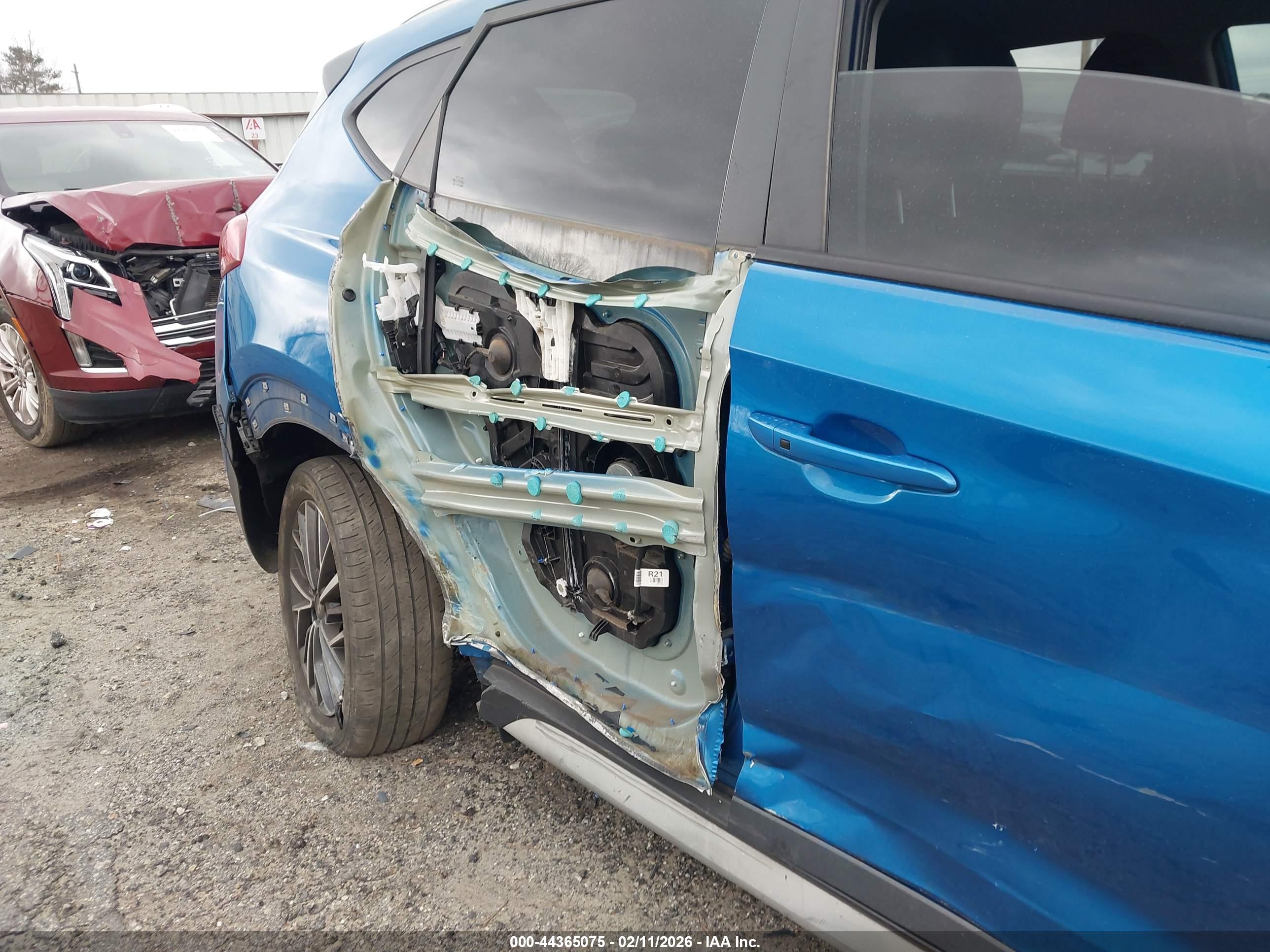 HYUNDAI TUCSON image 6