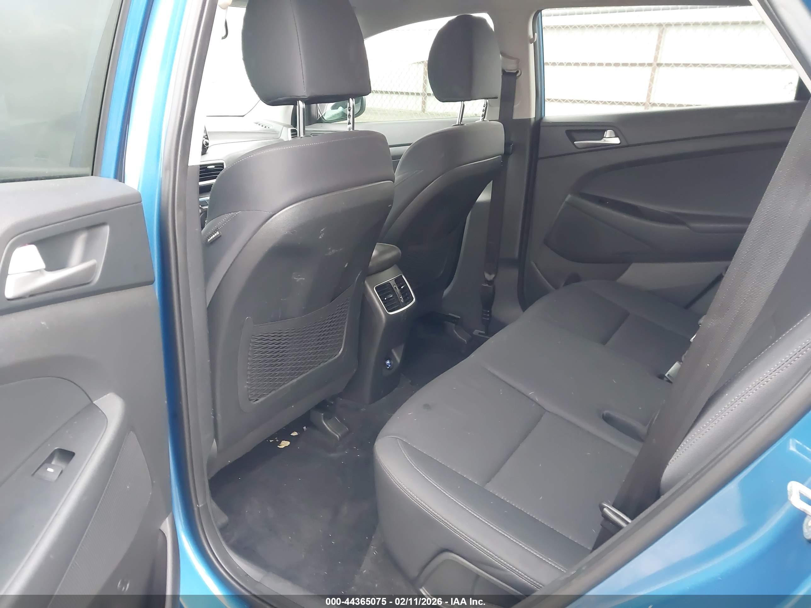 HYUNDAI TUCSON image 8