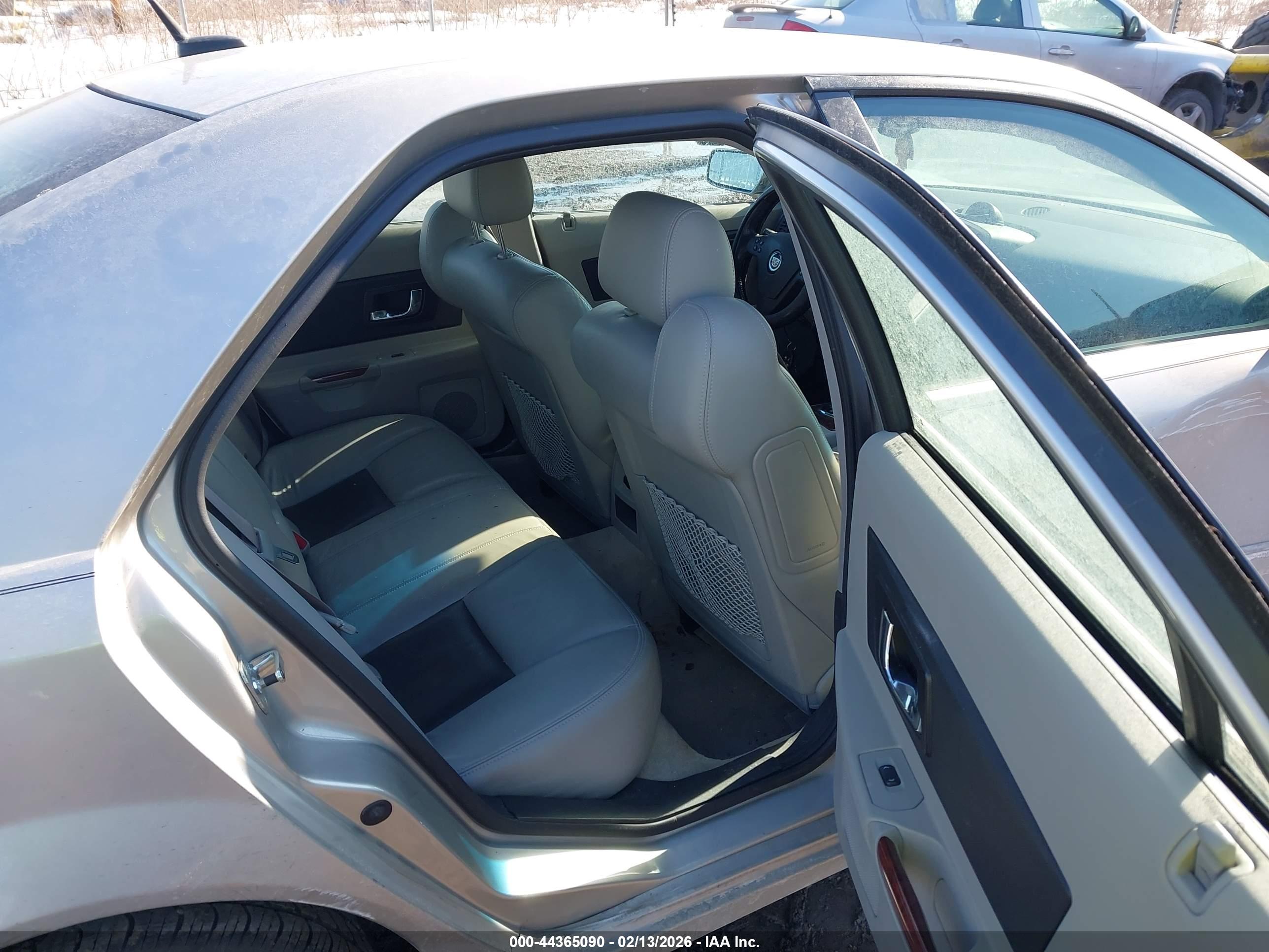 CADILLAC CTS image 8