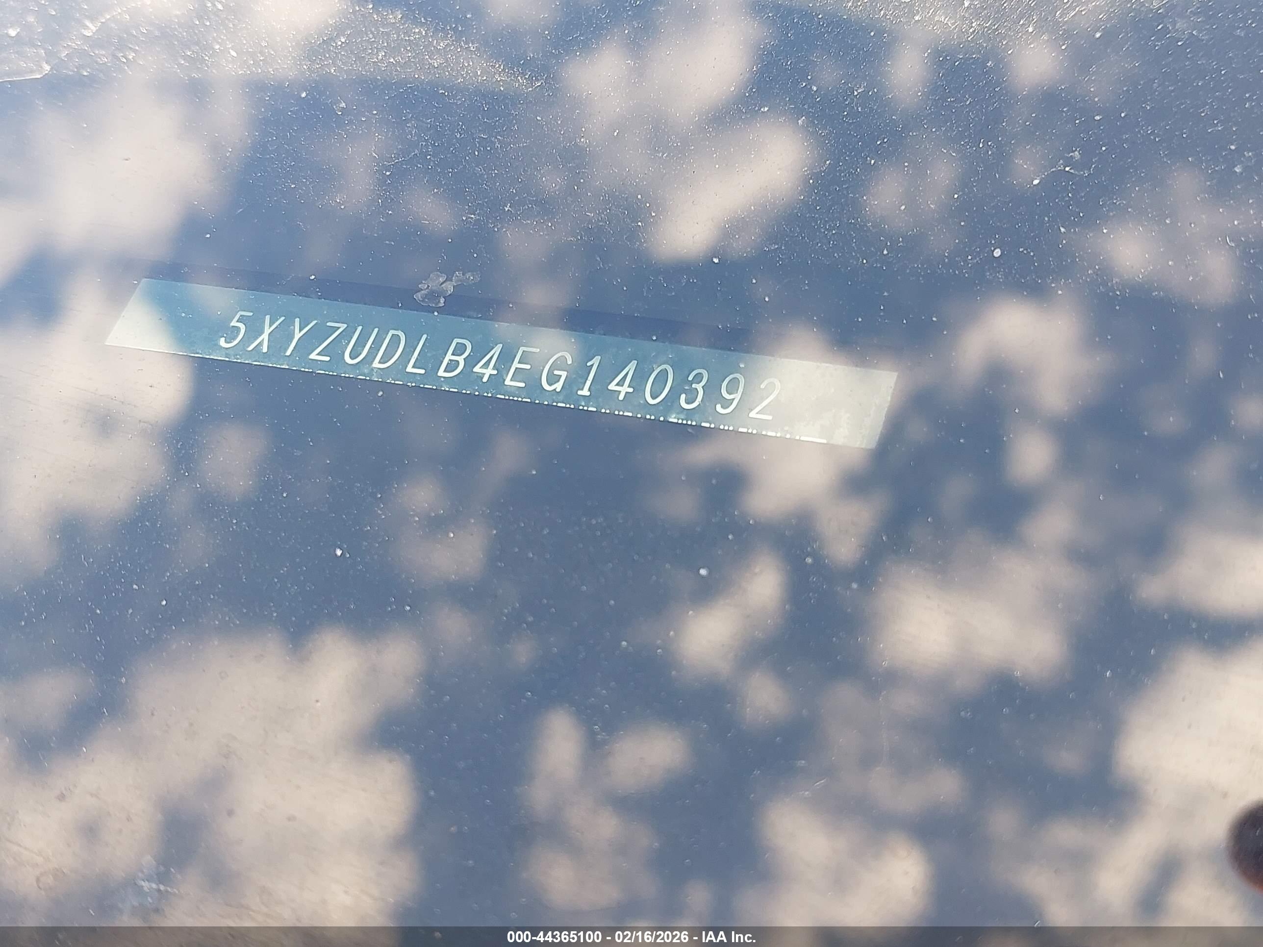 HYUNDAI SANTA image 9