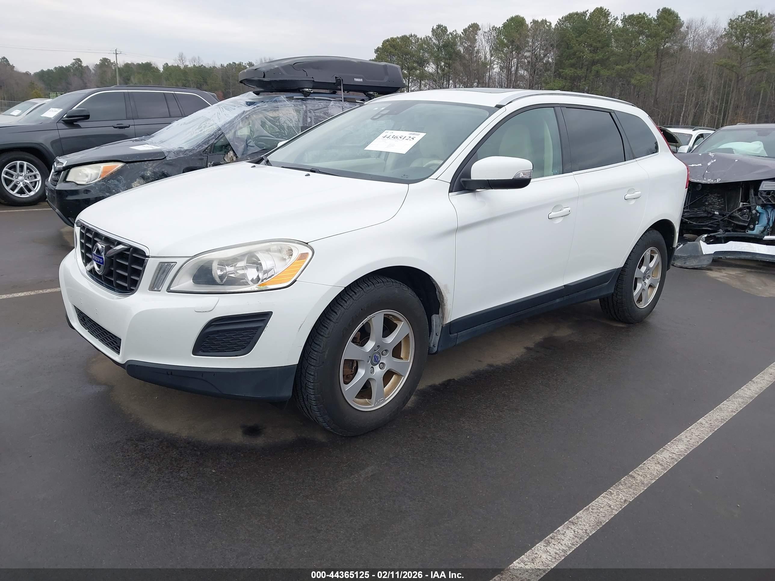 VOLVO XC60 image 2
