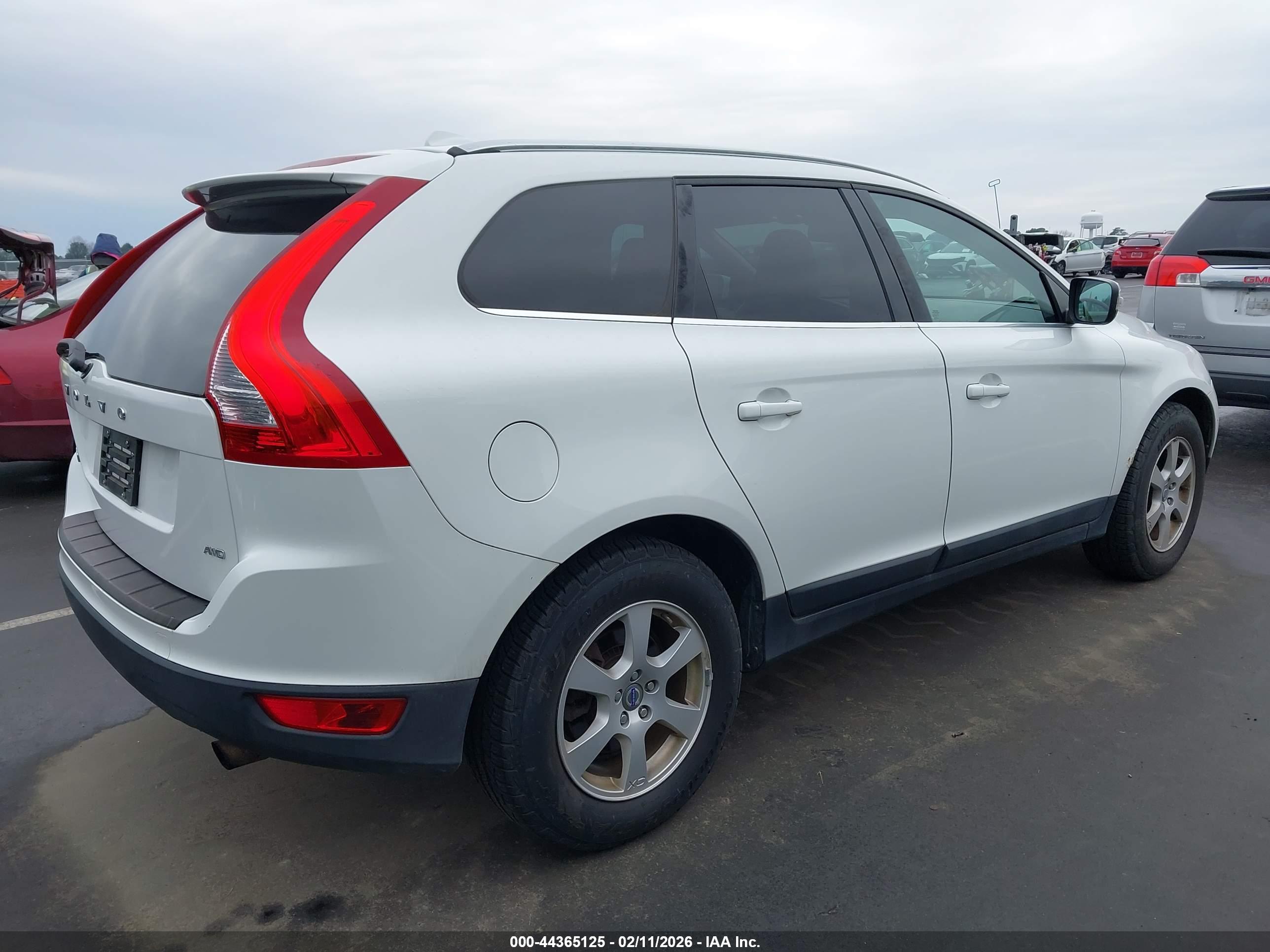 VOLVO XC60 image 4