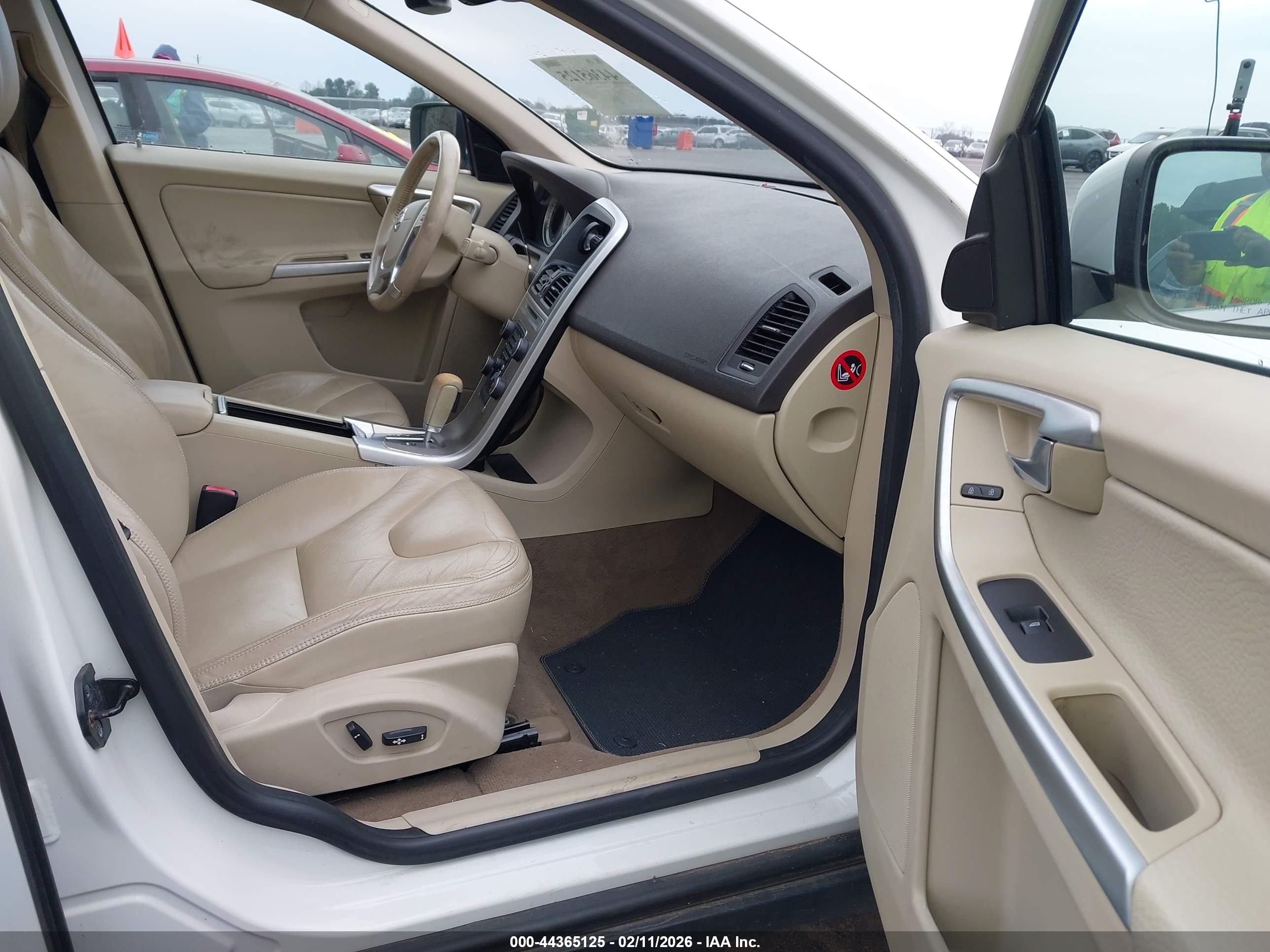VOLVO XC60 image 5
