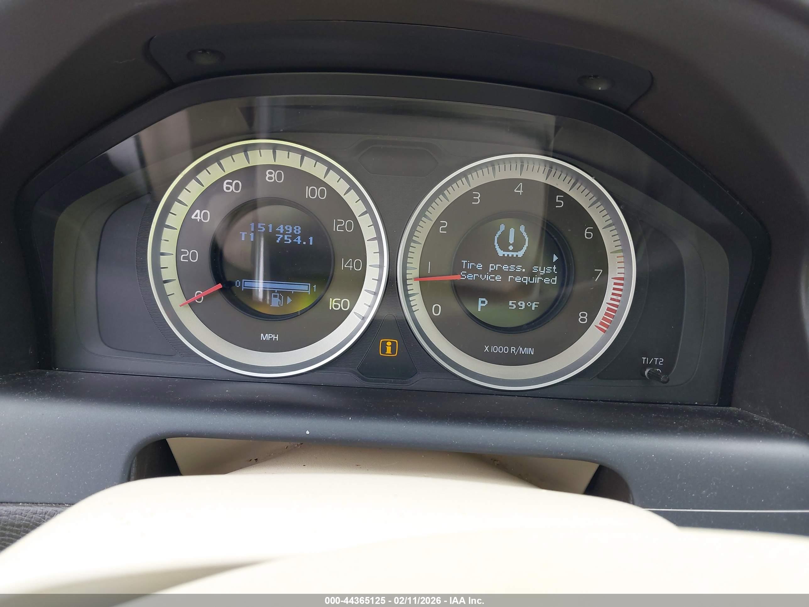 VOLVO XC60 image 7