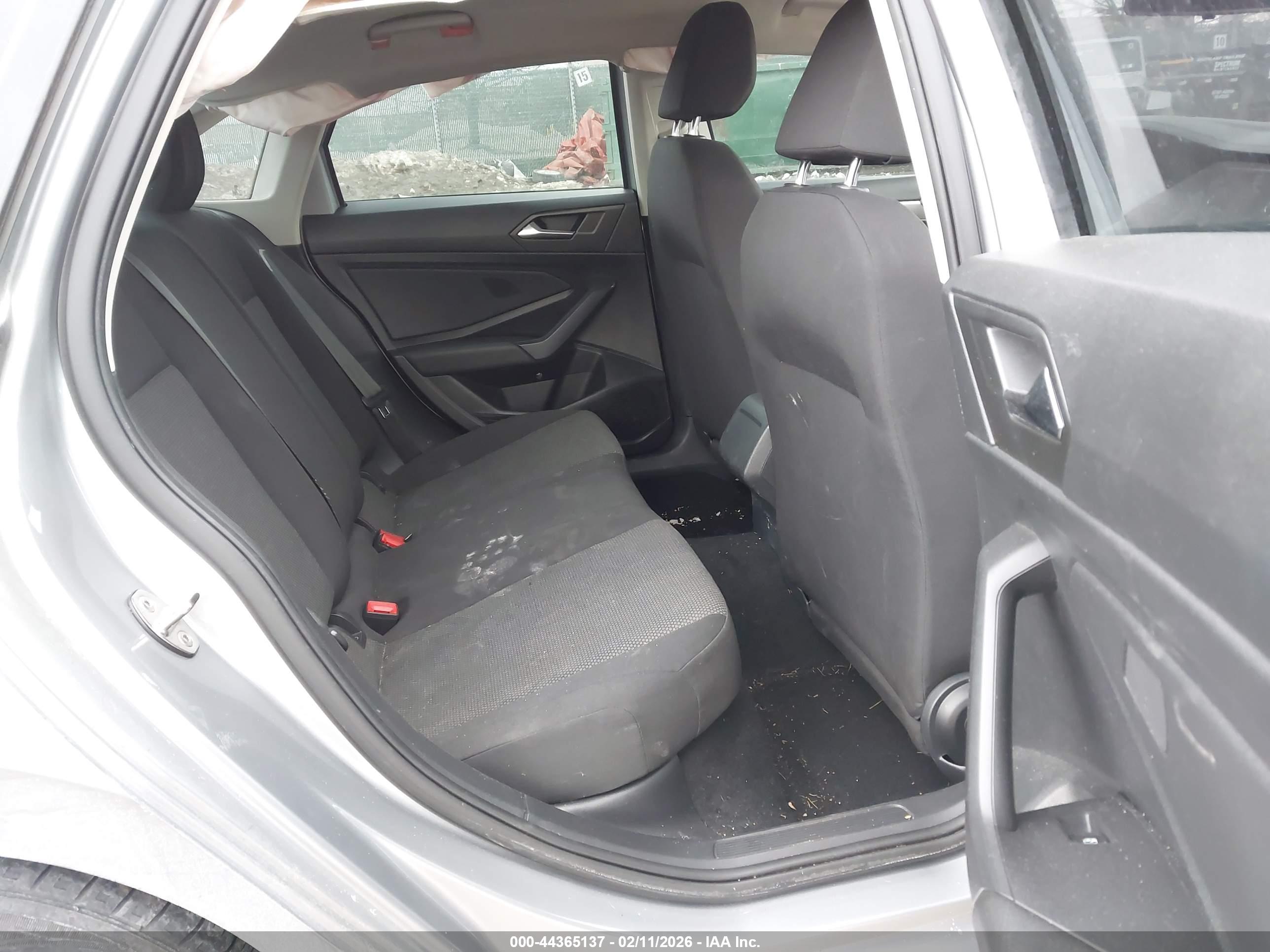 VOLKSWAGEN JETTA image 8