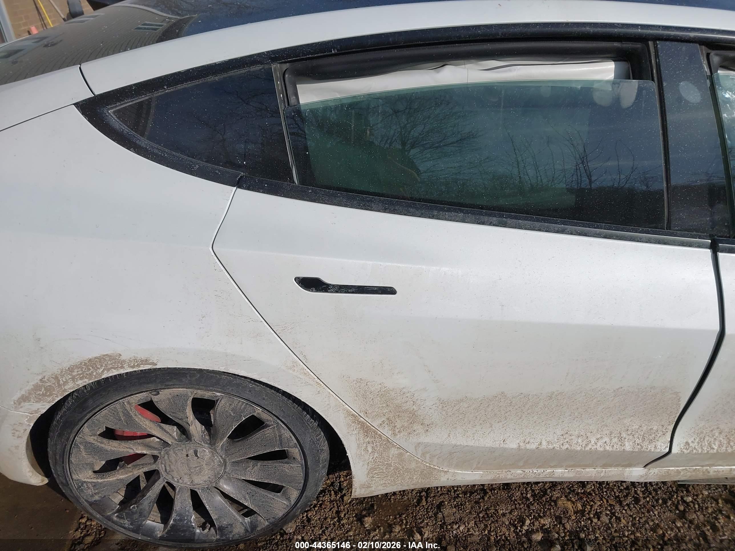 TESLA MODEL image 8