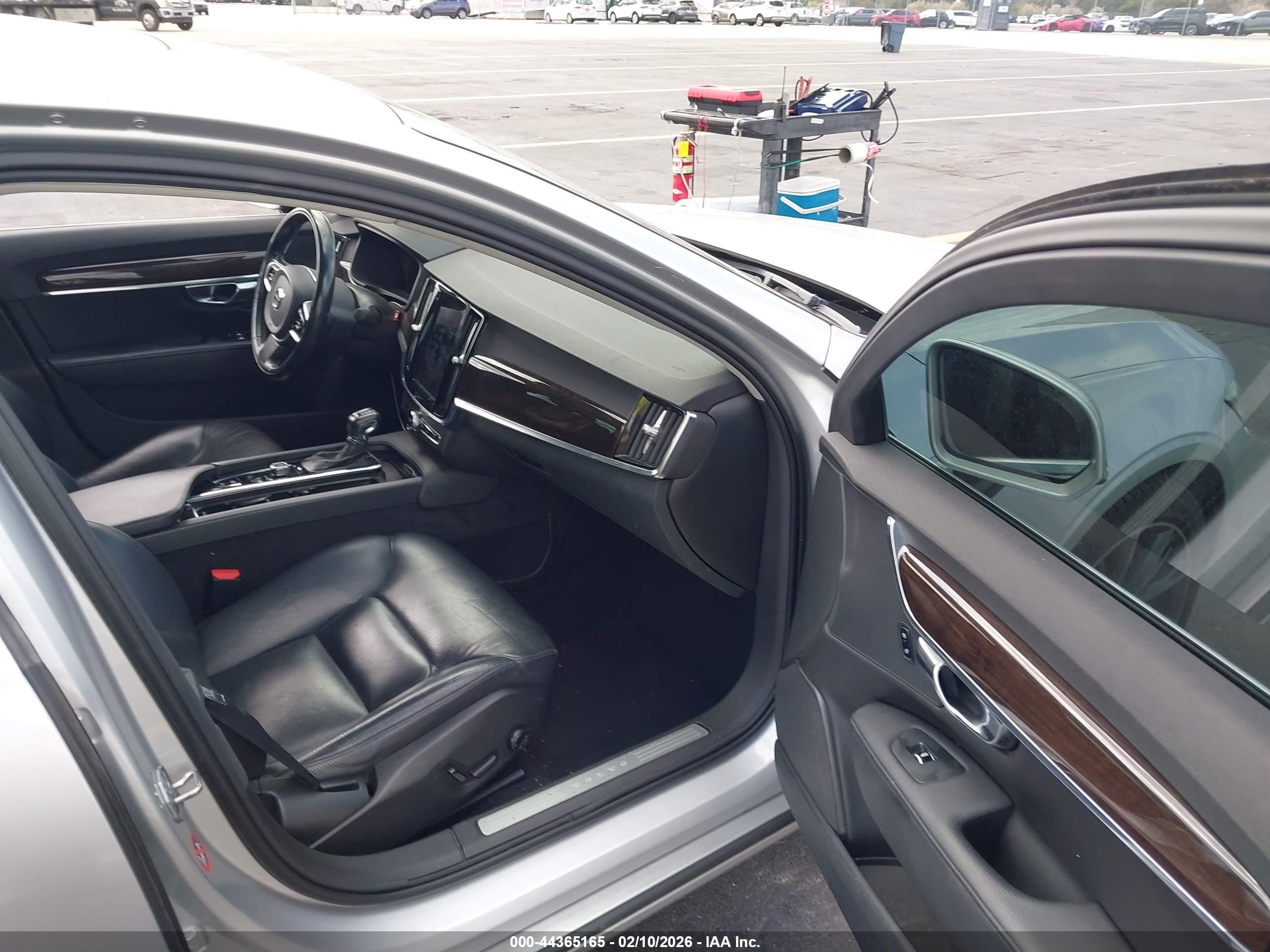 VOLVO S90 image 5