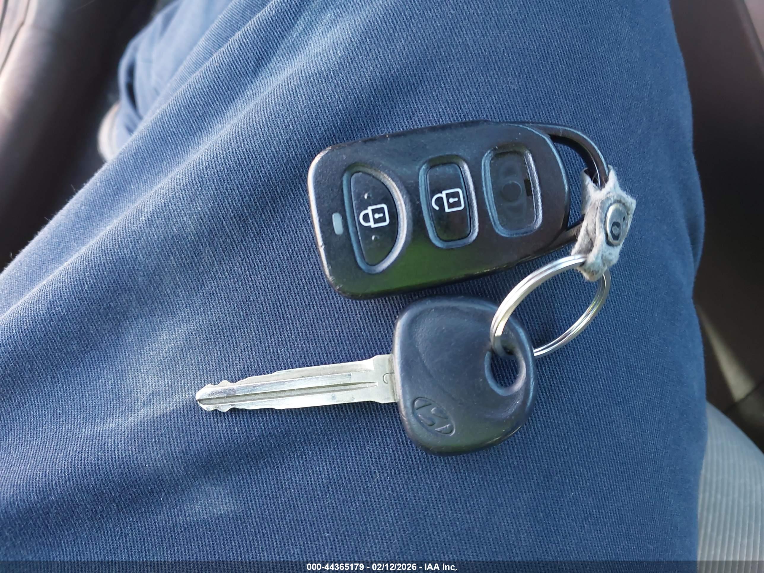 HYUNDAI ELANTRA image 11
