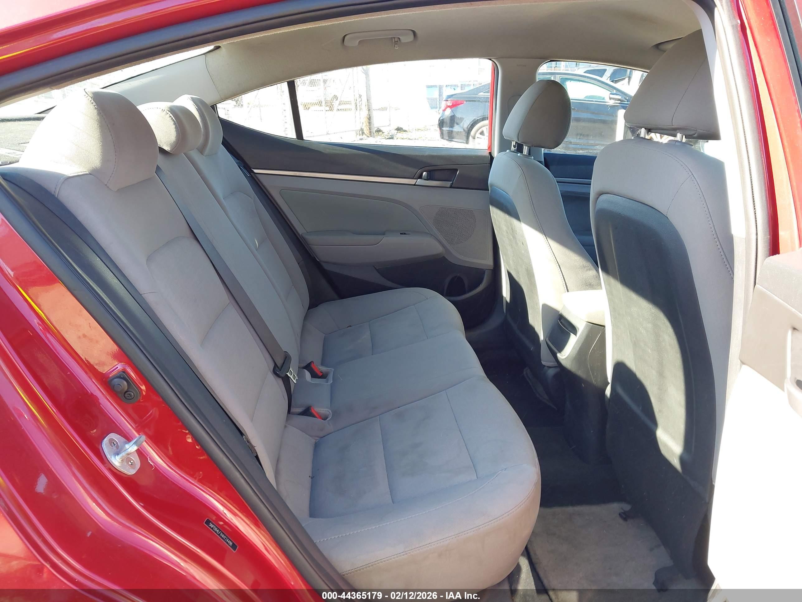 HYUNDAI ELANTRA image 8