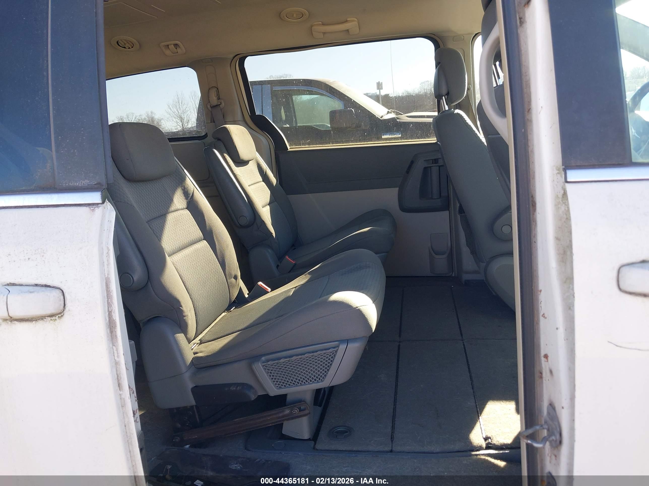 CHRYSLER TOWN image 8