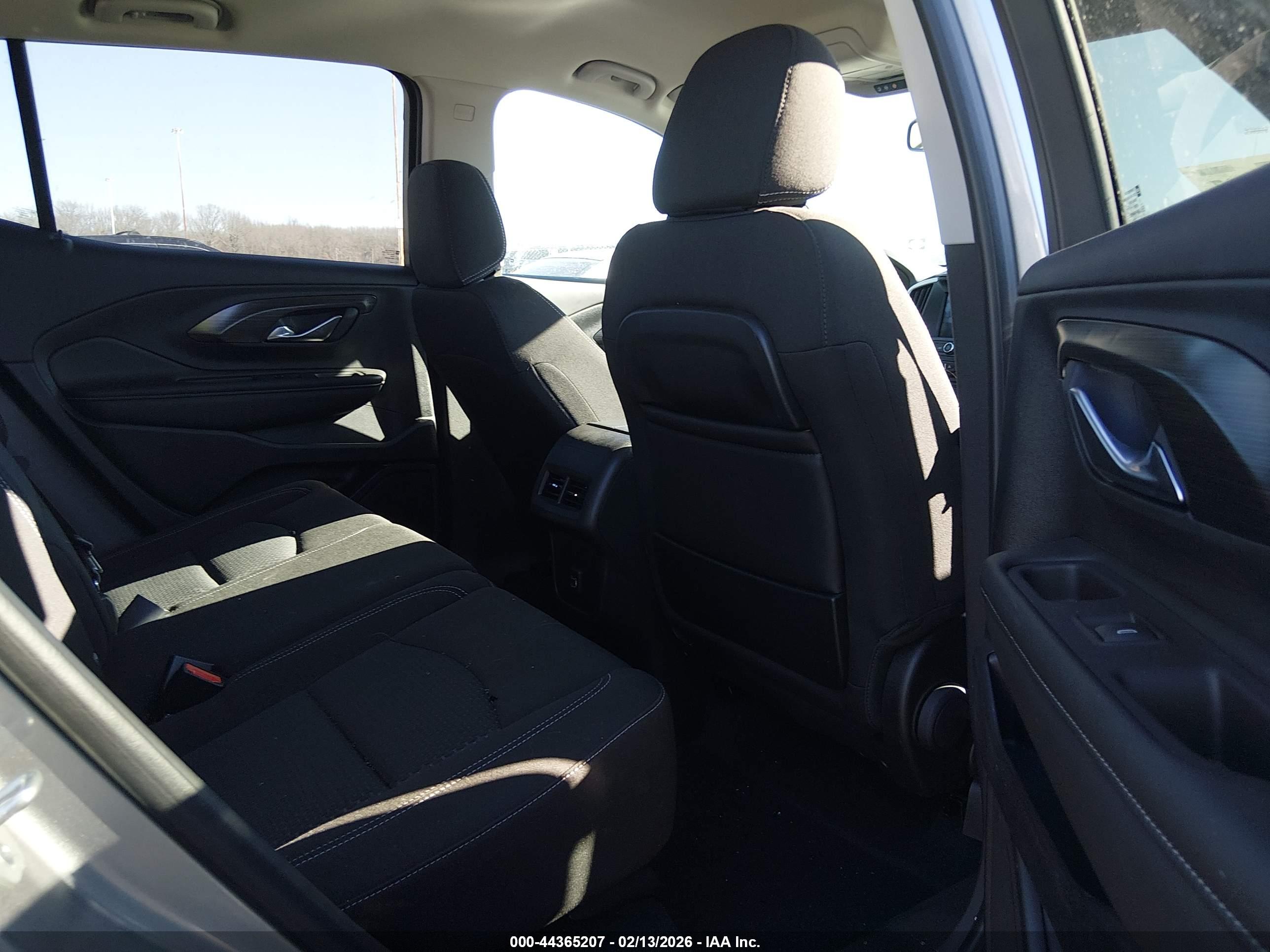 GMC TERRAIN image 8
