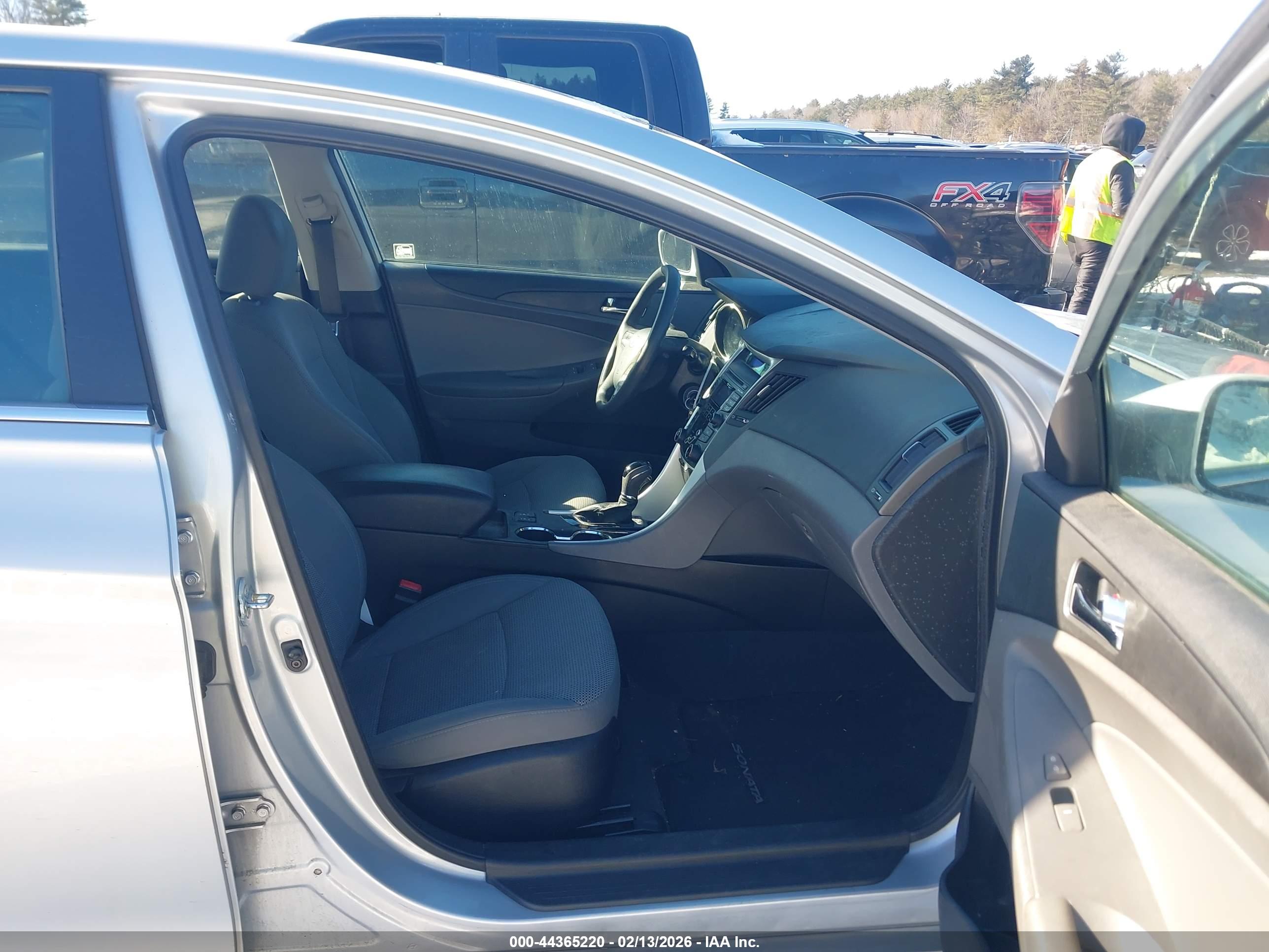 HYUNDAI SONATA image 5