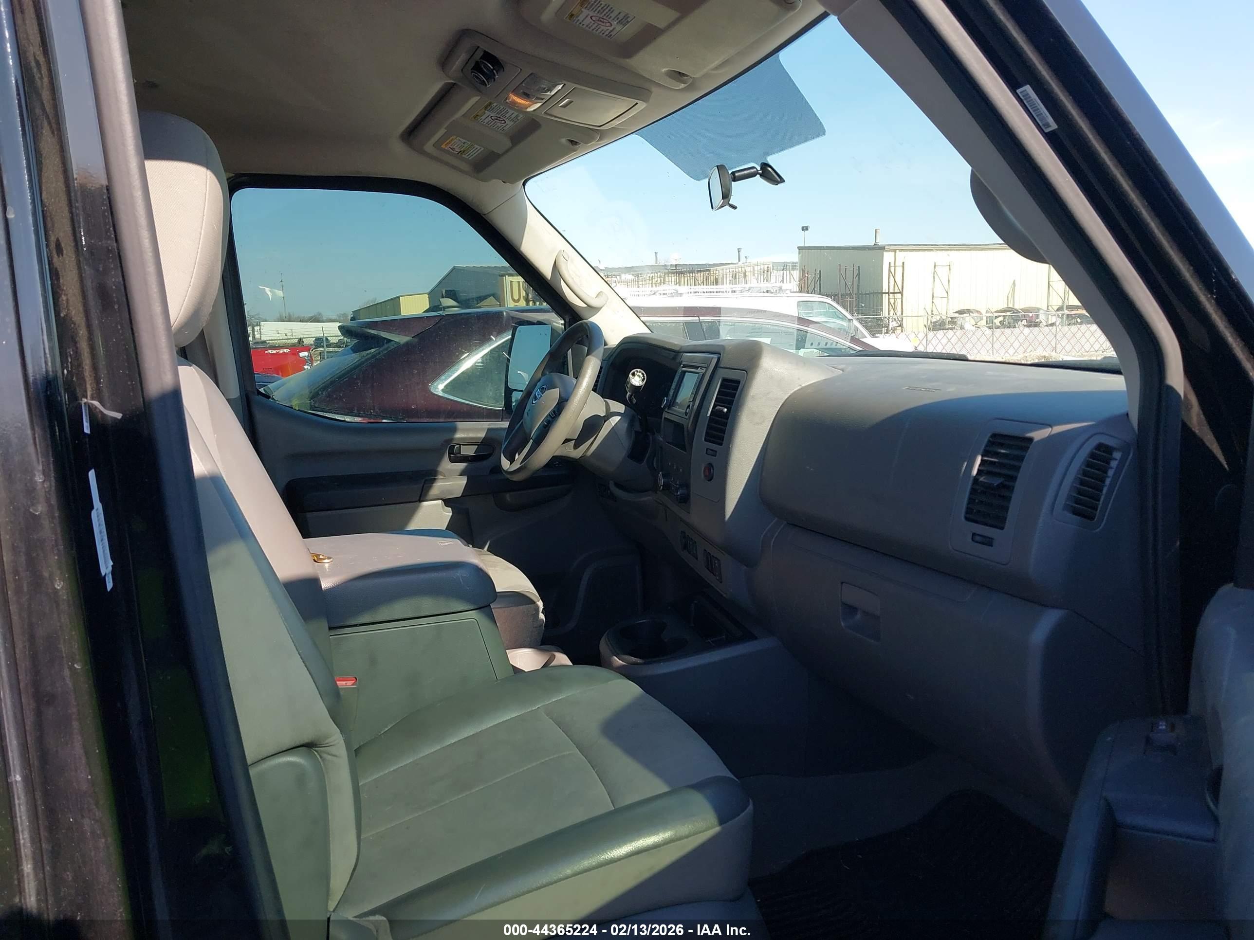 NISSAN NV image 5