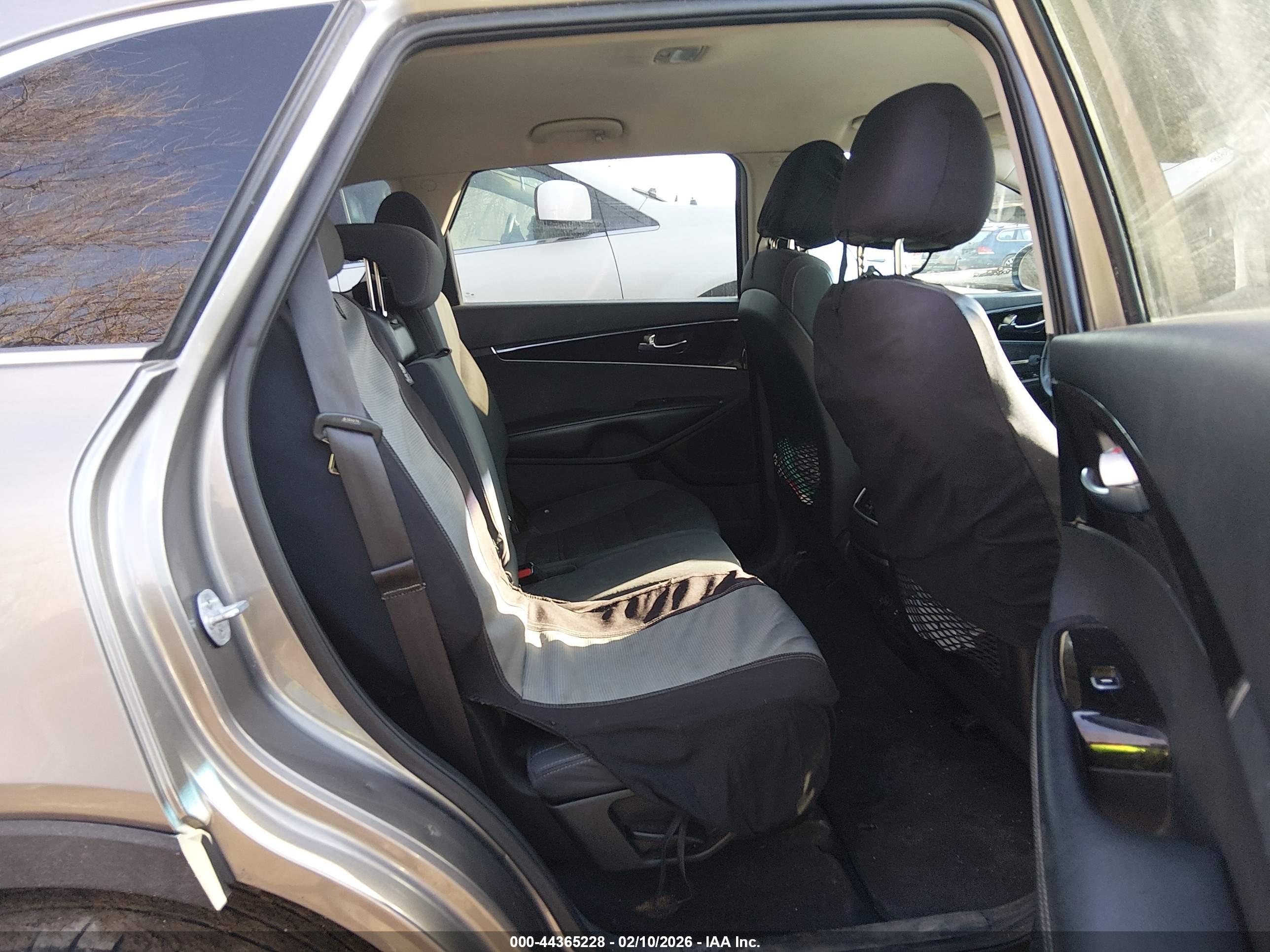 KIA SORENTO image 8
