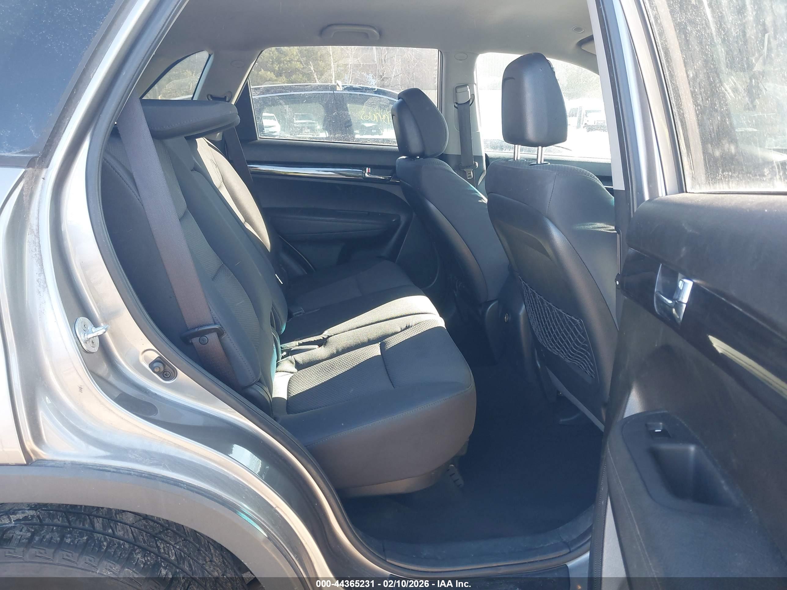 KIA SORENTO image 8