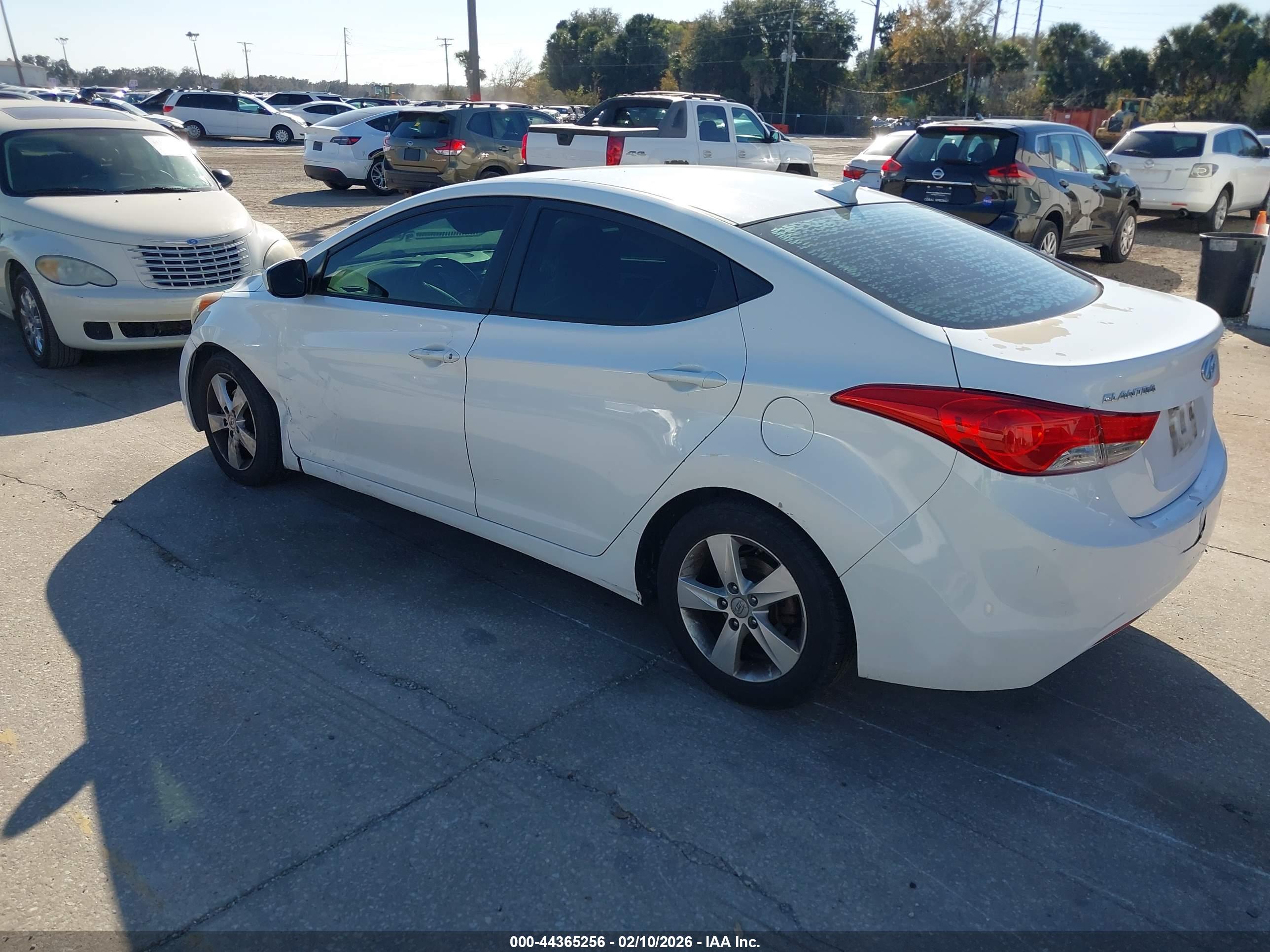 HYUNDAI ELANTRA image 3