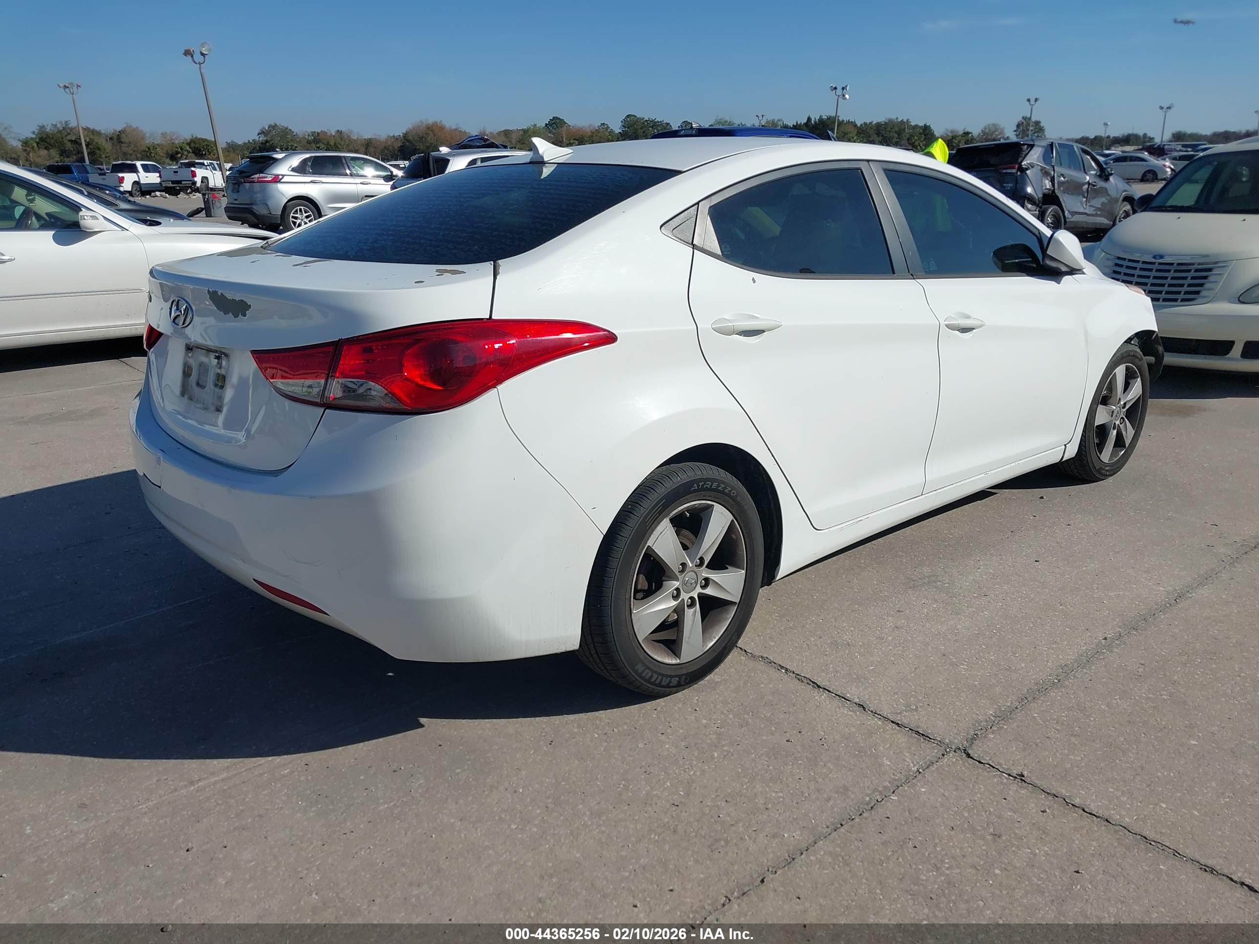 HYUNDAI ELANTRA image 4