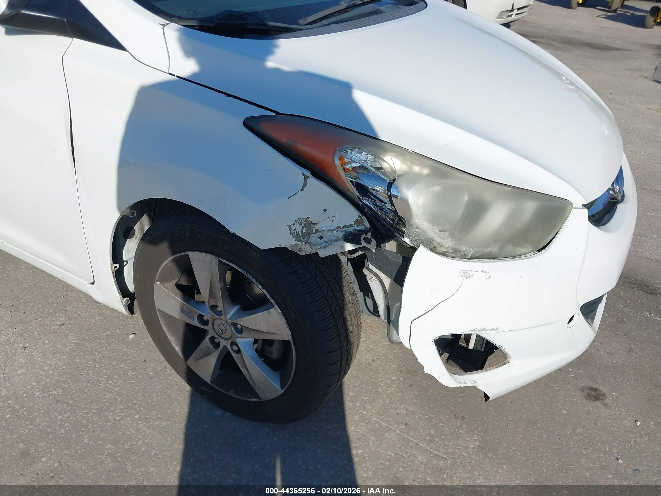 HYUNDAI ELANTRA image 6