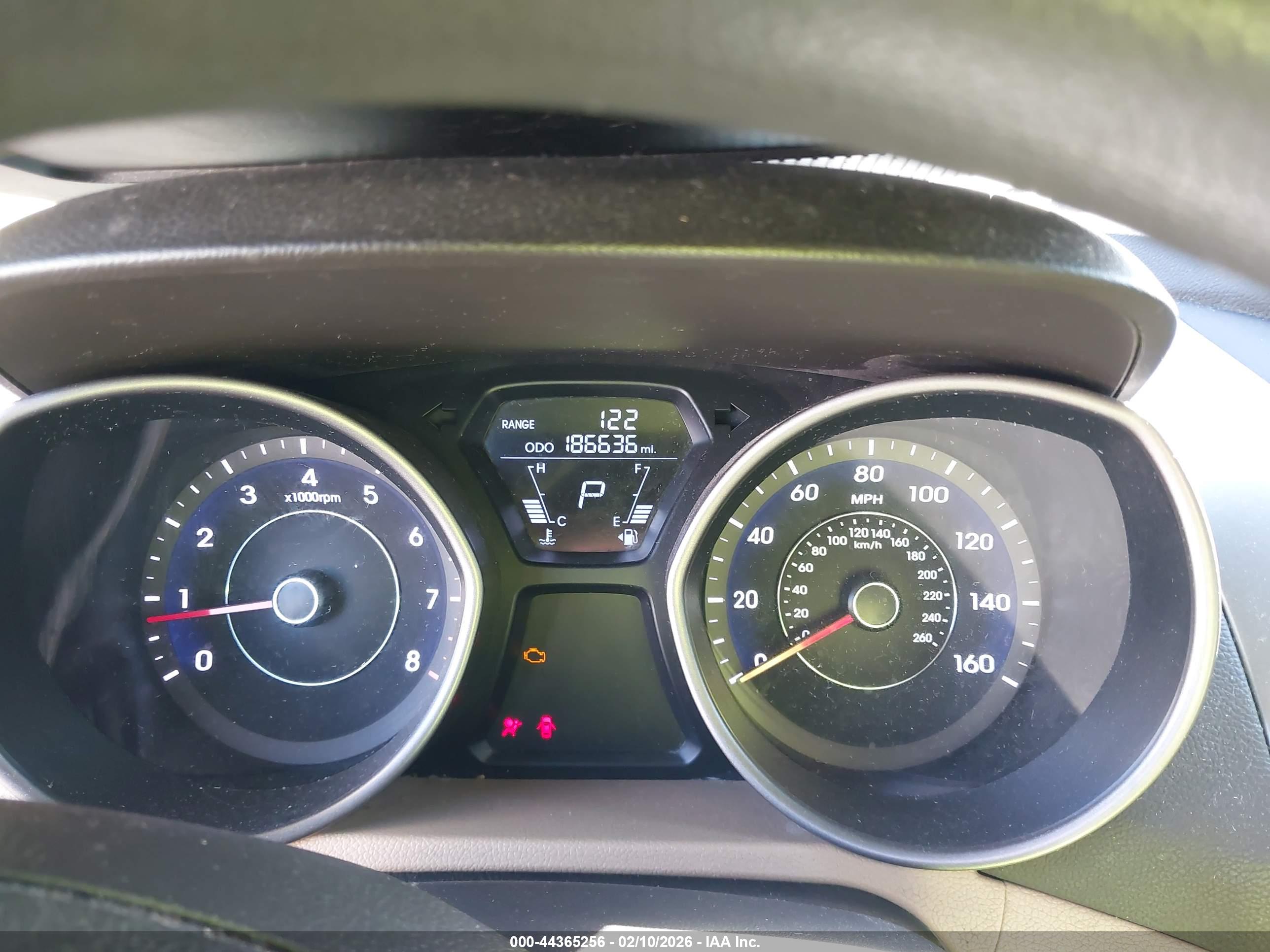 HYUNDAI ELANTRA image 7