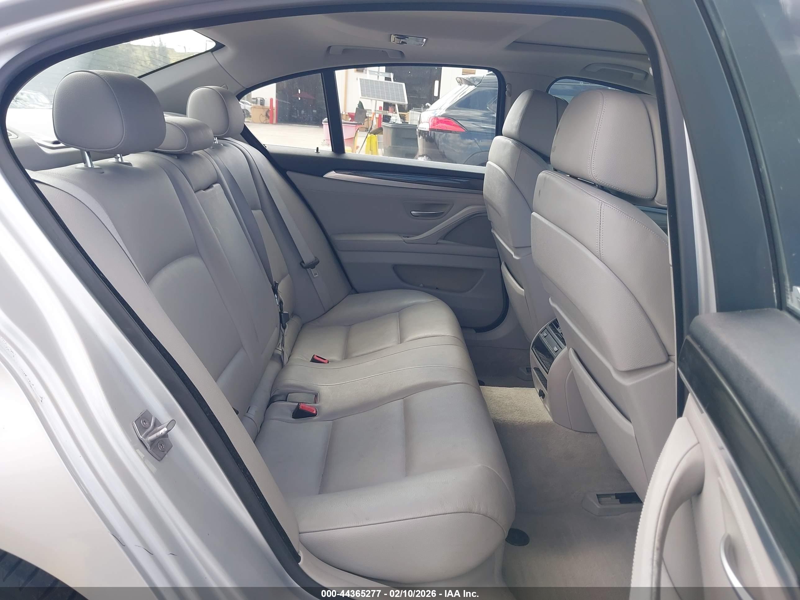 BMW 5 image 8