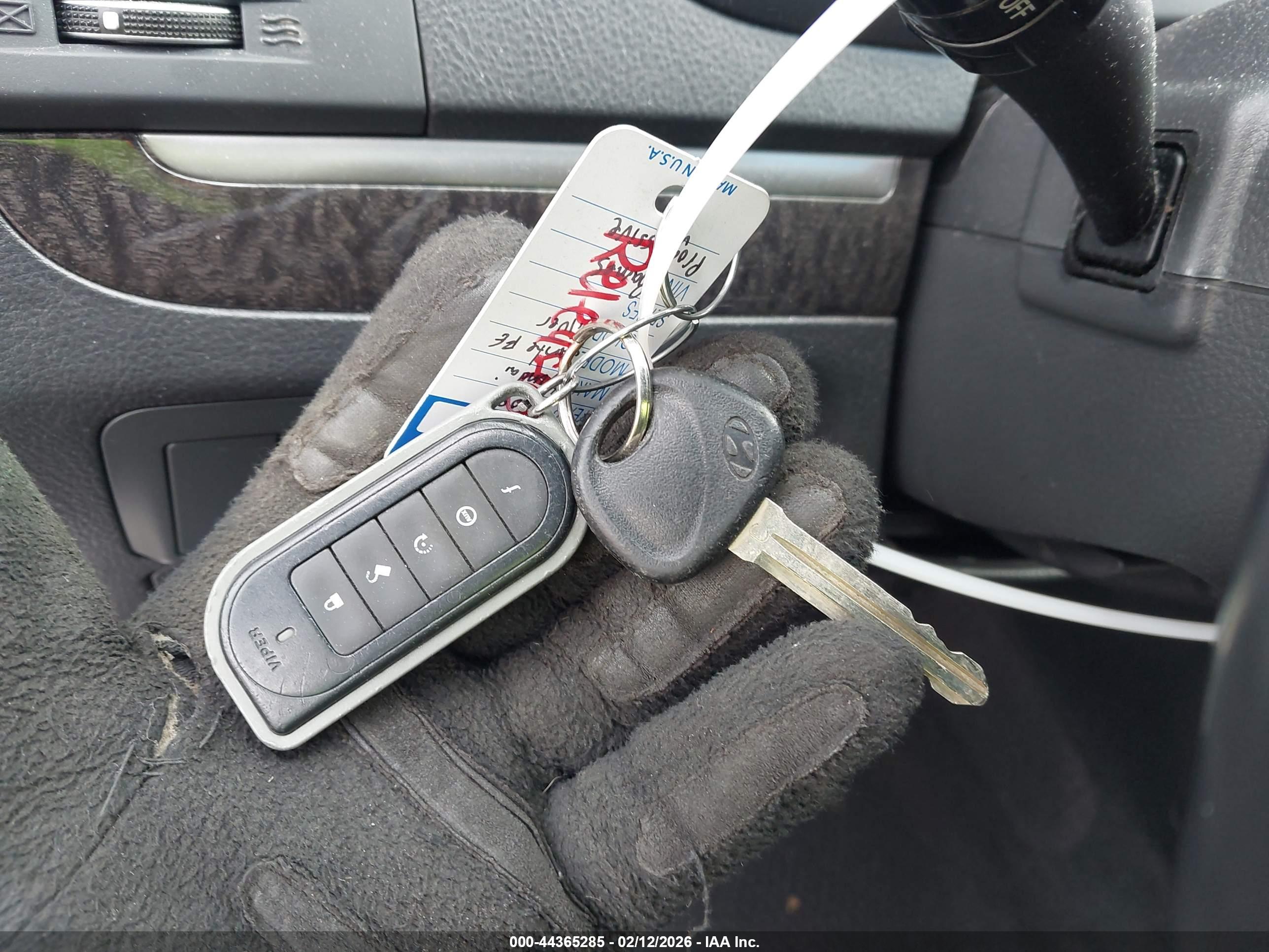 HYUNDAI SANTA image 11