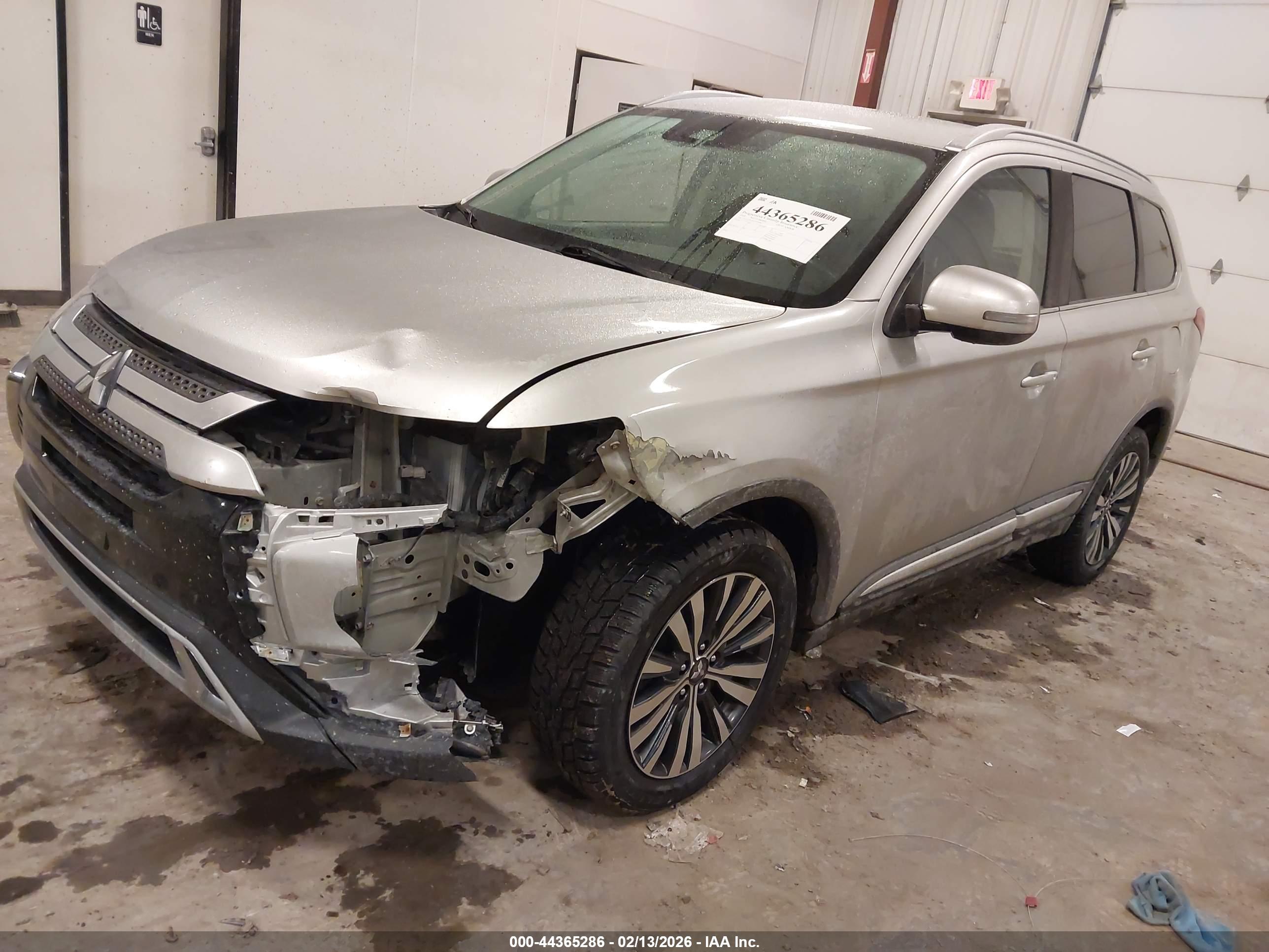 MITSUBISHI OUTLANDER image 2