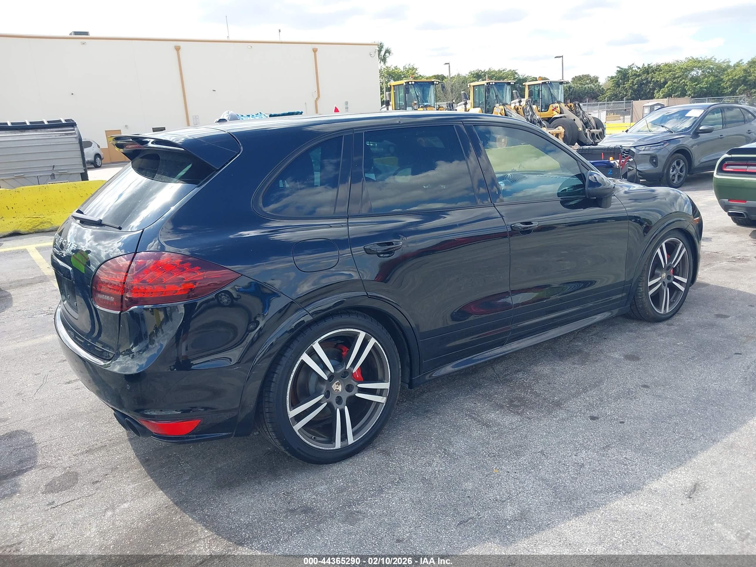 PORSCHE CAYENNE image 4