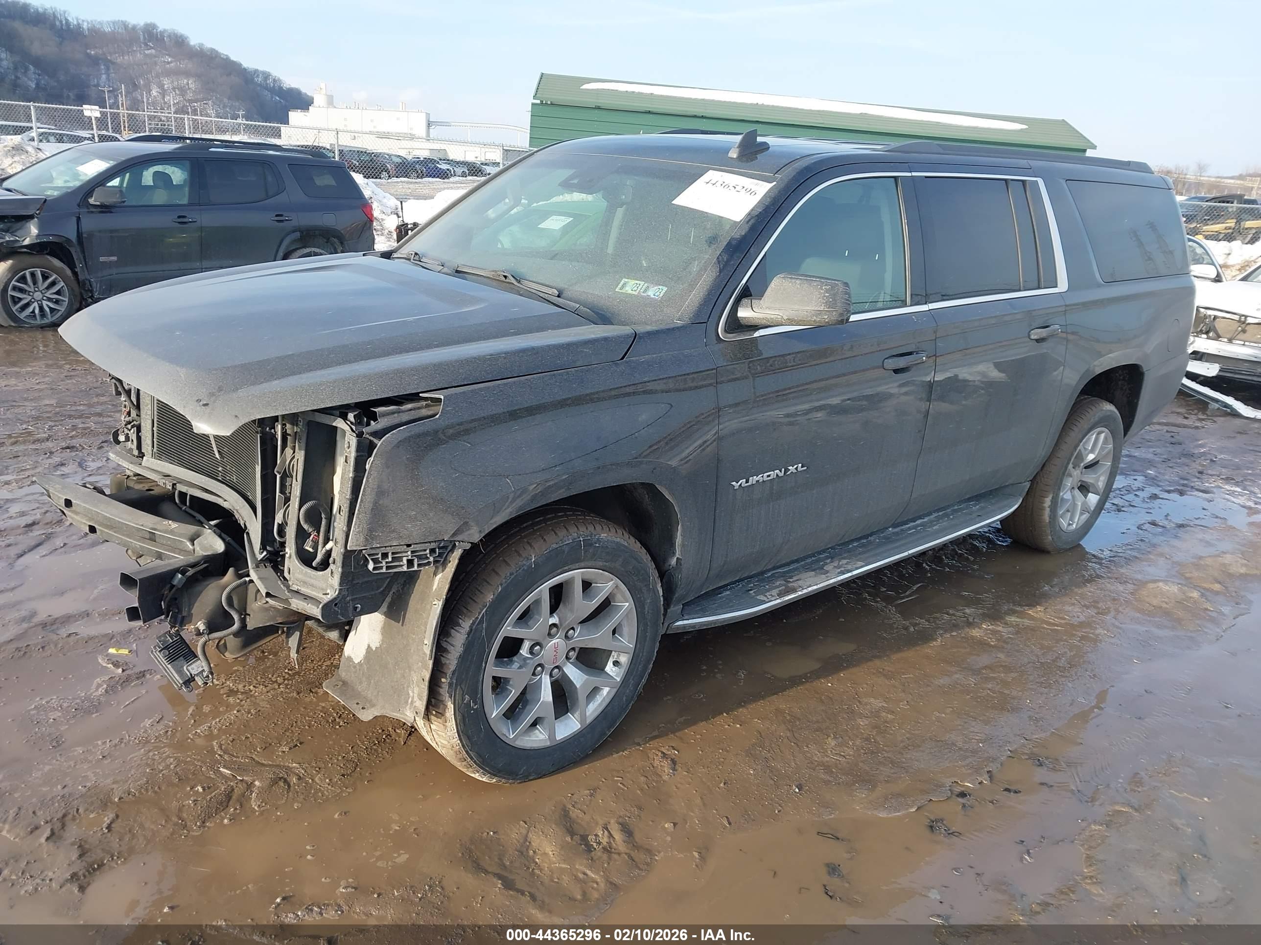 GMC YUKON image 2