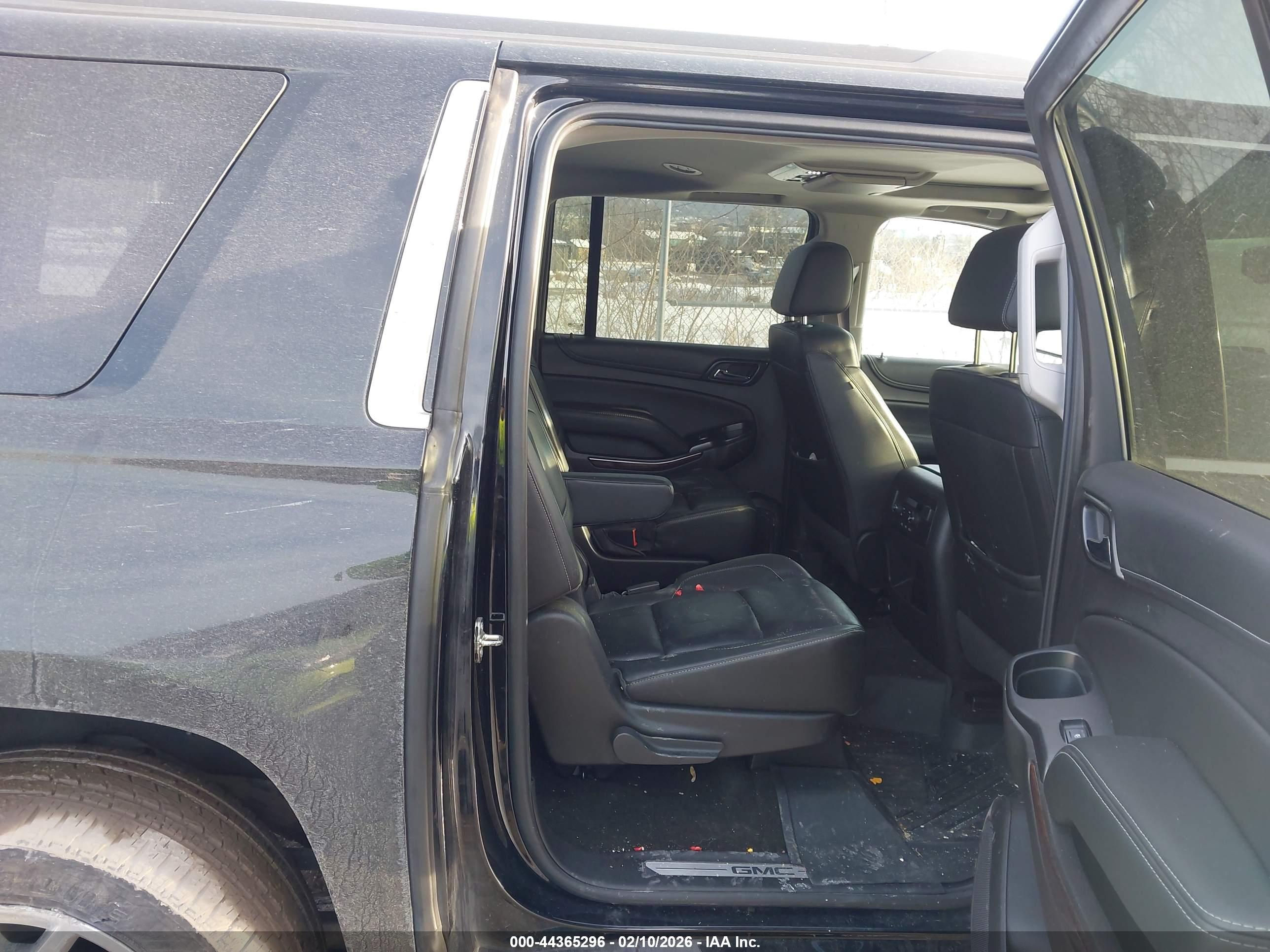 GMC YUKON image 8