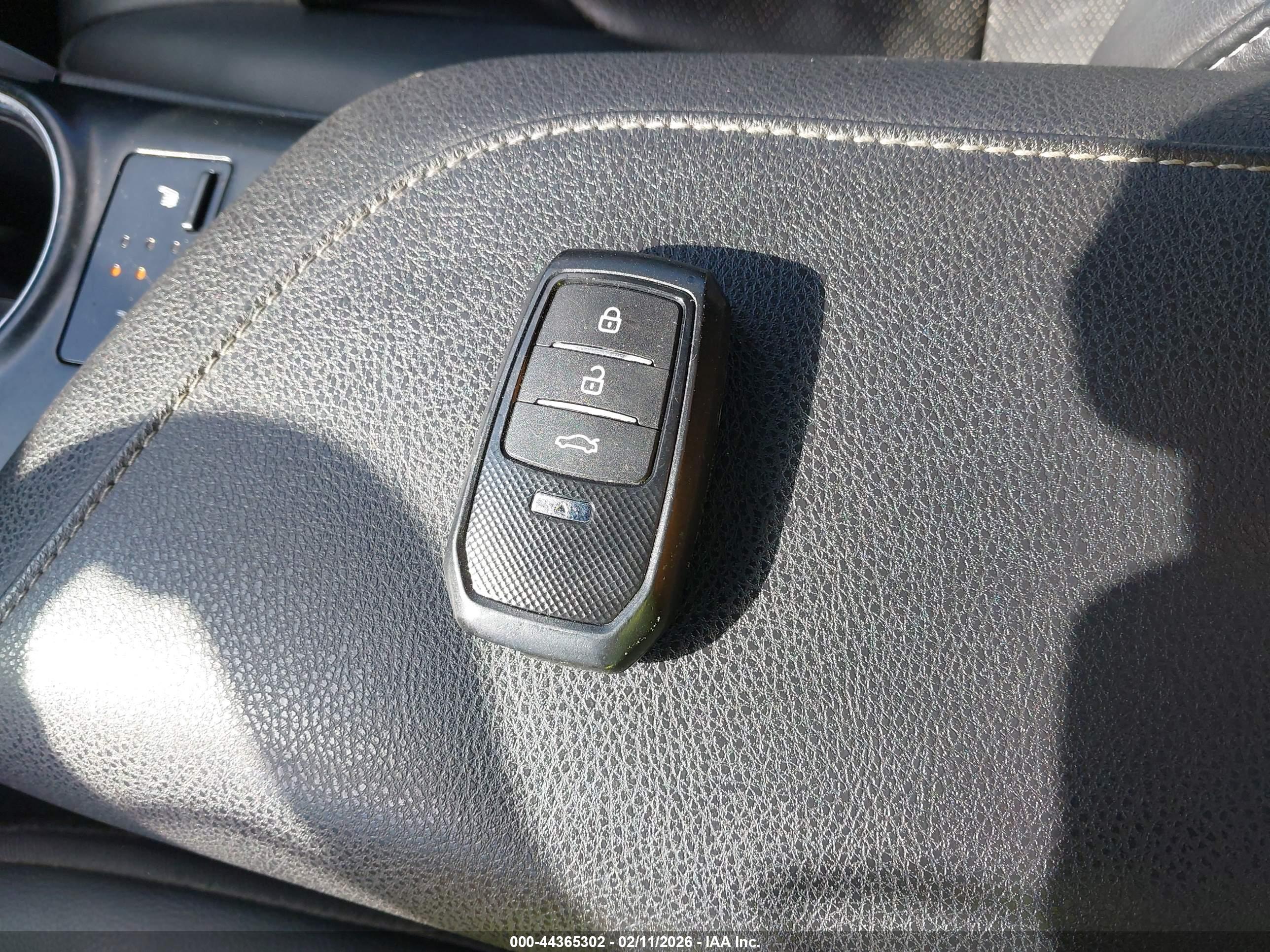 TOYOTA CAMRY image 11